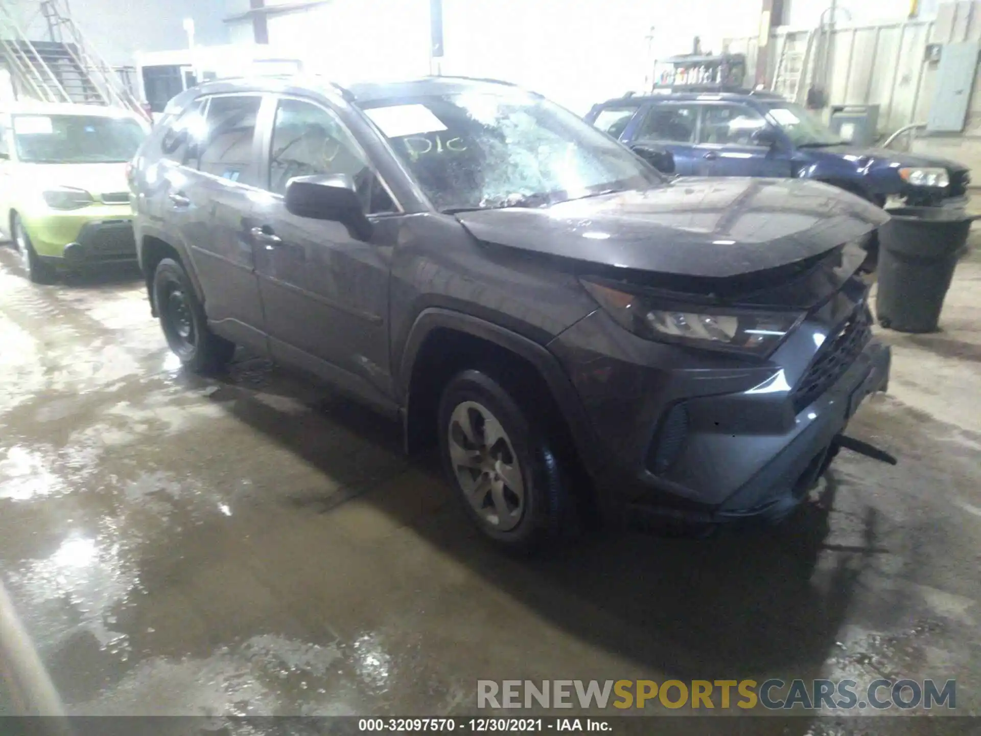 1 Photograph of a damaged car 2T3F1RFV9LW091400 TOYOTA RAV4 2020