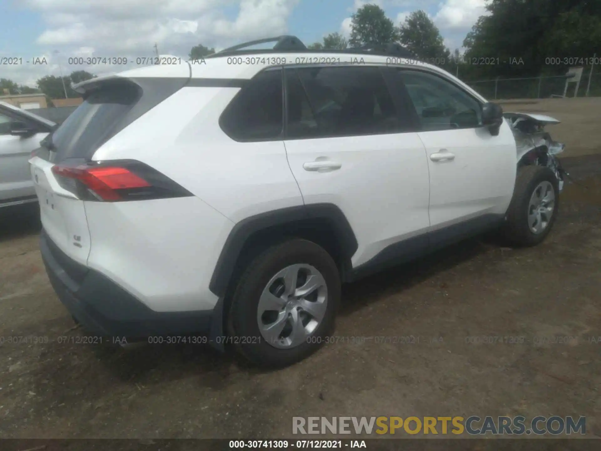 4 Photograph of a damaged car 2T3F1RFVXLC090645 TOYOTA RAV4 2020