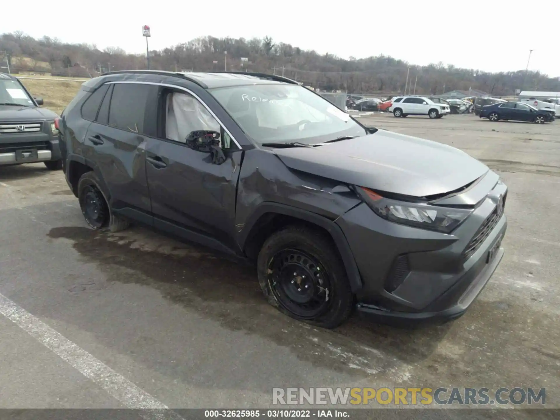 1 Photograph of a damaged car 2T3F1RFVXLC110053 TOYOTA RAV4 2020