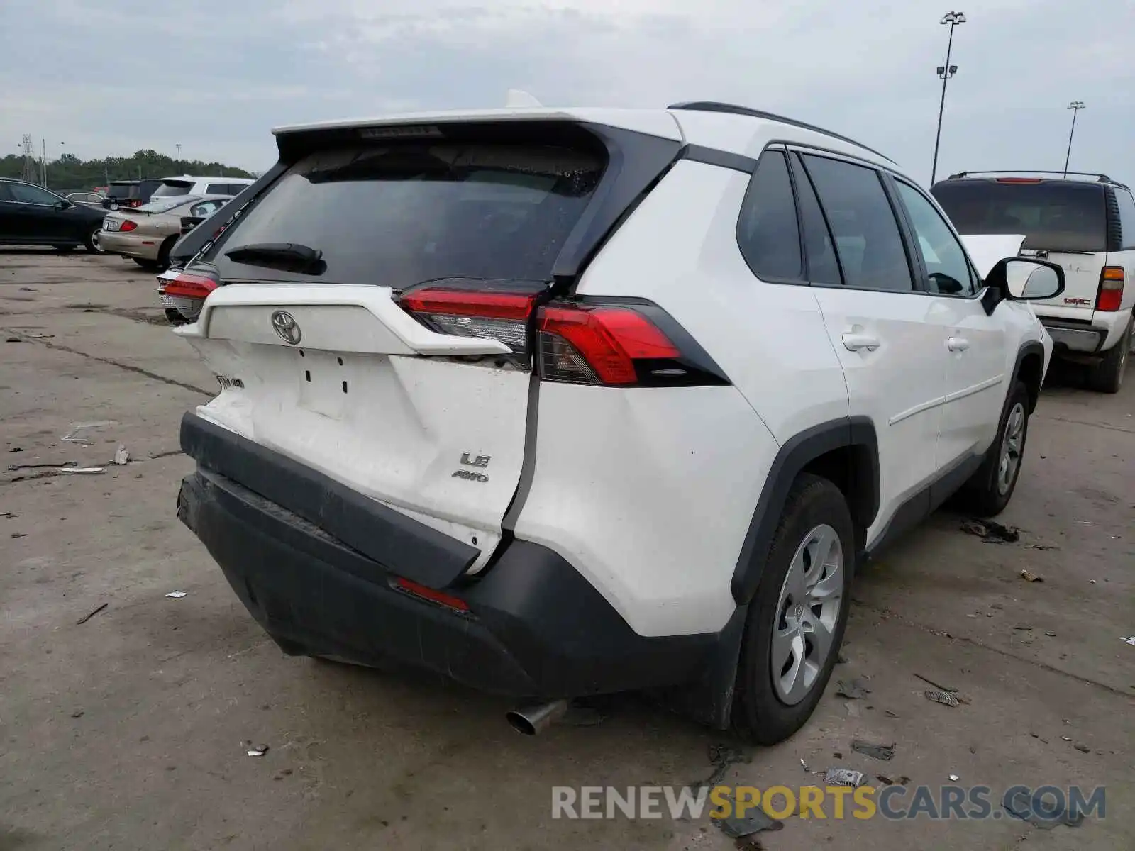 4 Photograph of a damaged car 2T3F1RFVXLC110618 TOYOTA RAV4 2020