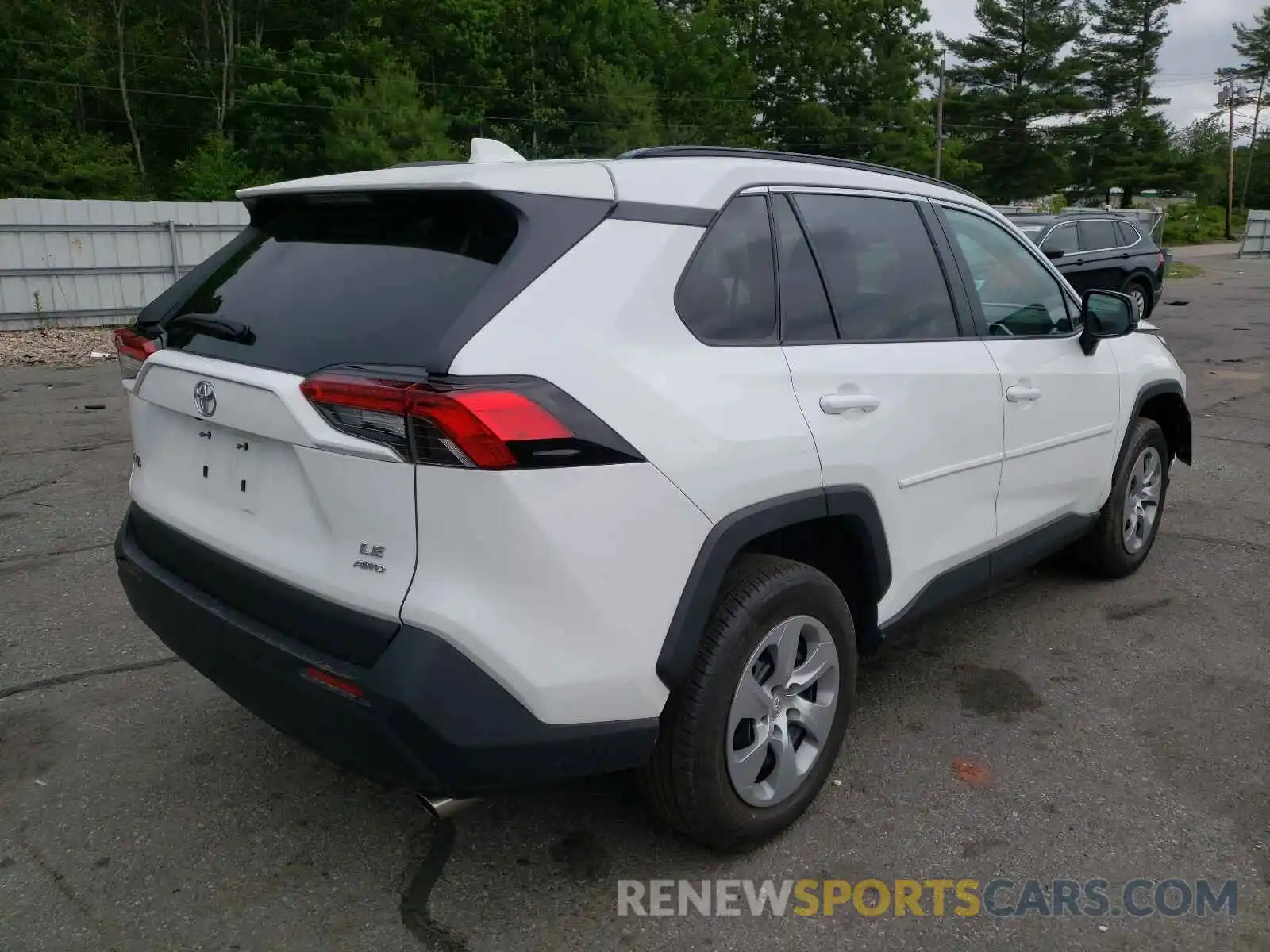 4 Photograph of a damaged car 2T3F1RFVXLW104901 TOYOTA RAV4 2020