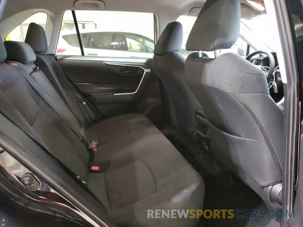 11 Photograph of a damaged car 2T3F1RFVXLW112643 TOYOTA RAV4 2020