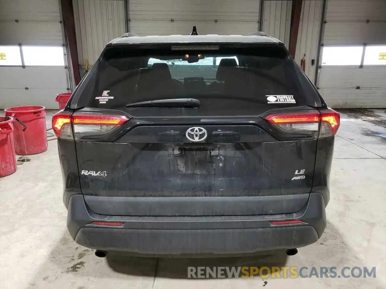 6 Photograph of a damaged car 2T3F1RFVXLW112643 TOYOTA RAV4 2020