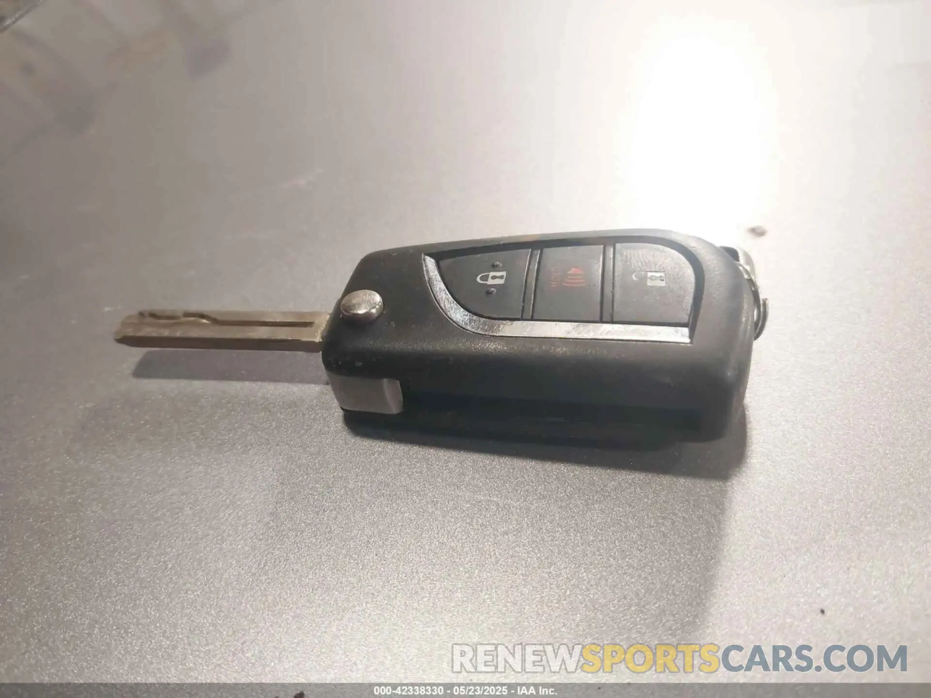 11 Photograph of a damaged car 2T3G1RFV0LC139615 TOYOTA RAV4 2020