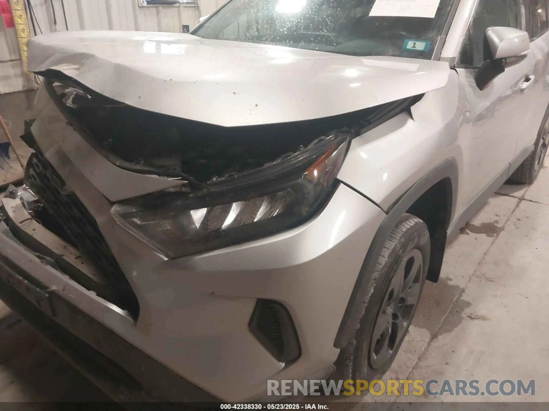18 Photograph of a damaged car 2T3G1RFV0LC139615 TOYOTA RAV4 2020
