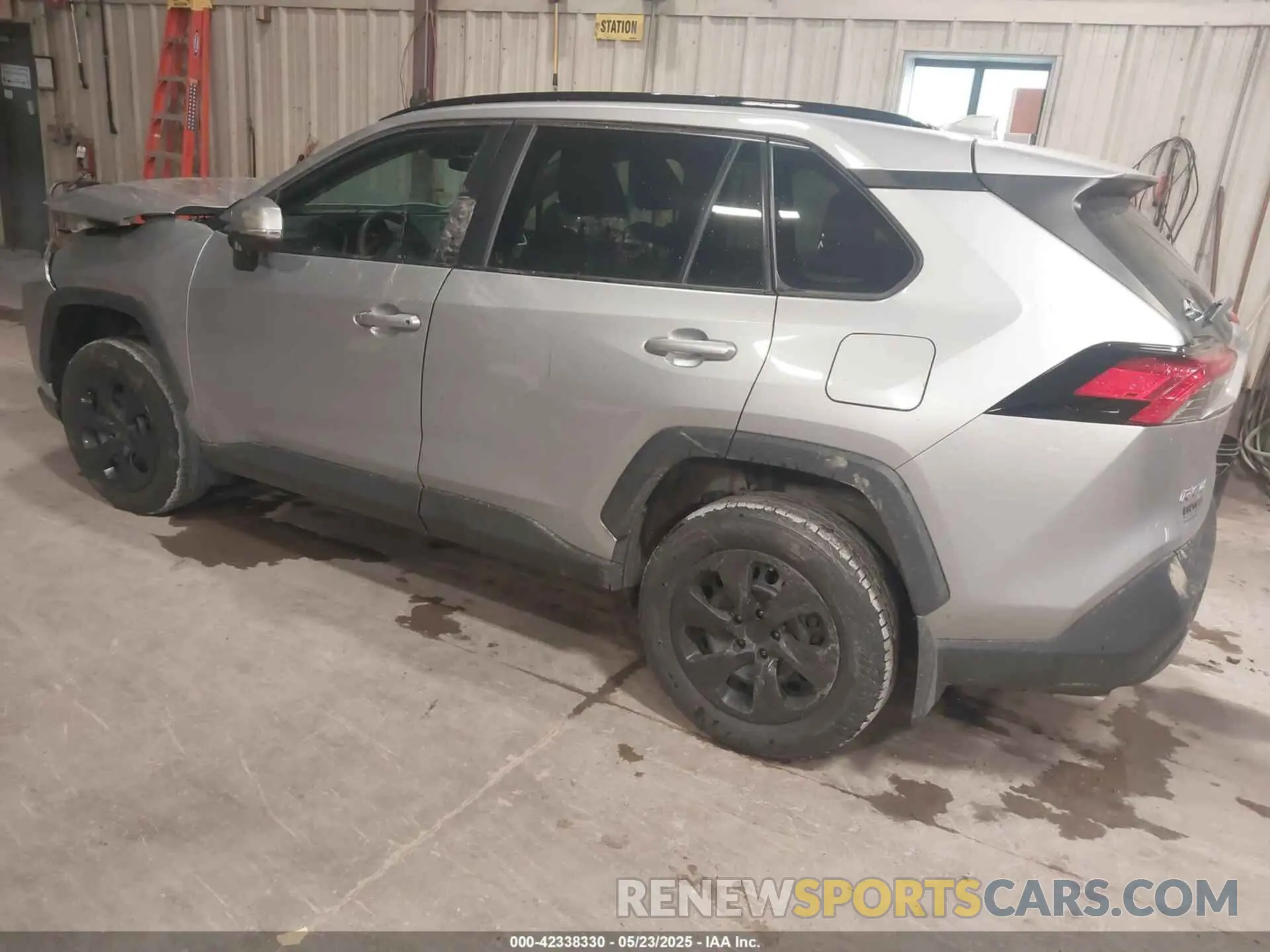 3 Photograph of a damaged car 2T3G1RFV0LC139615 TOYOTA RAV4 2020