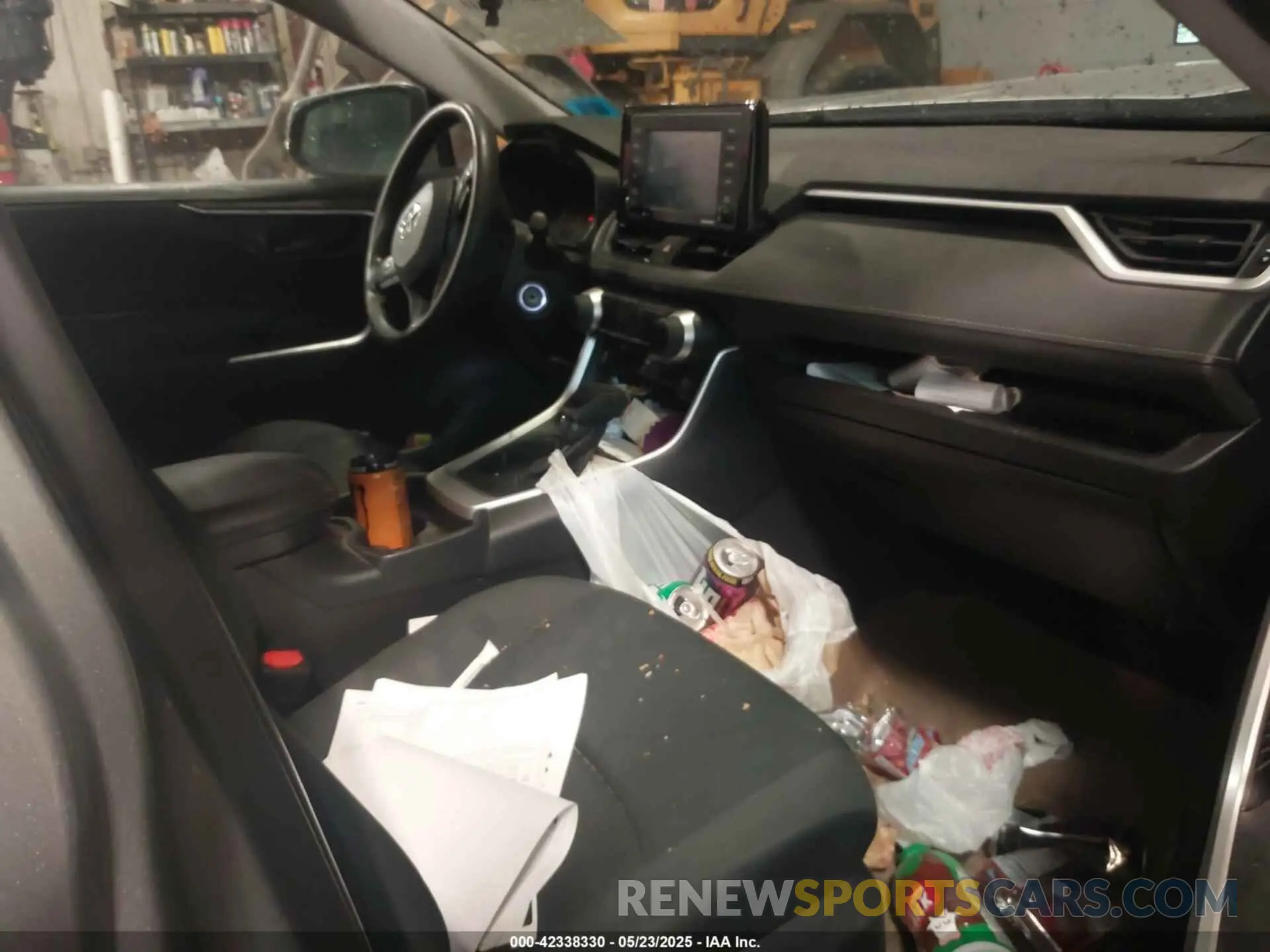 5 Photograph of a damaged car 2T3G1RFV0LC139615 TOYOTA RAV4 2020