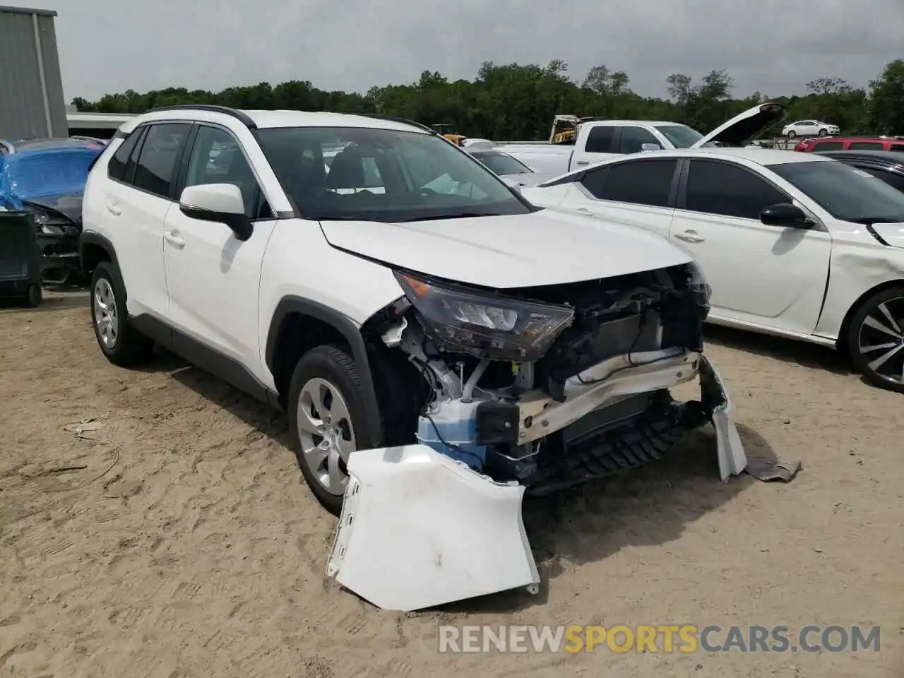 1 Photograph of a damaged car 2T3G1RFV0LW085151 TOYOTA RAV4 2020