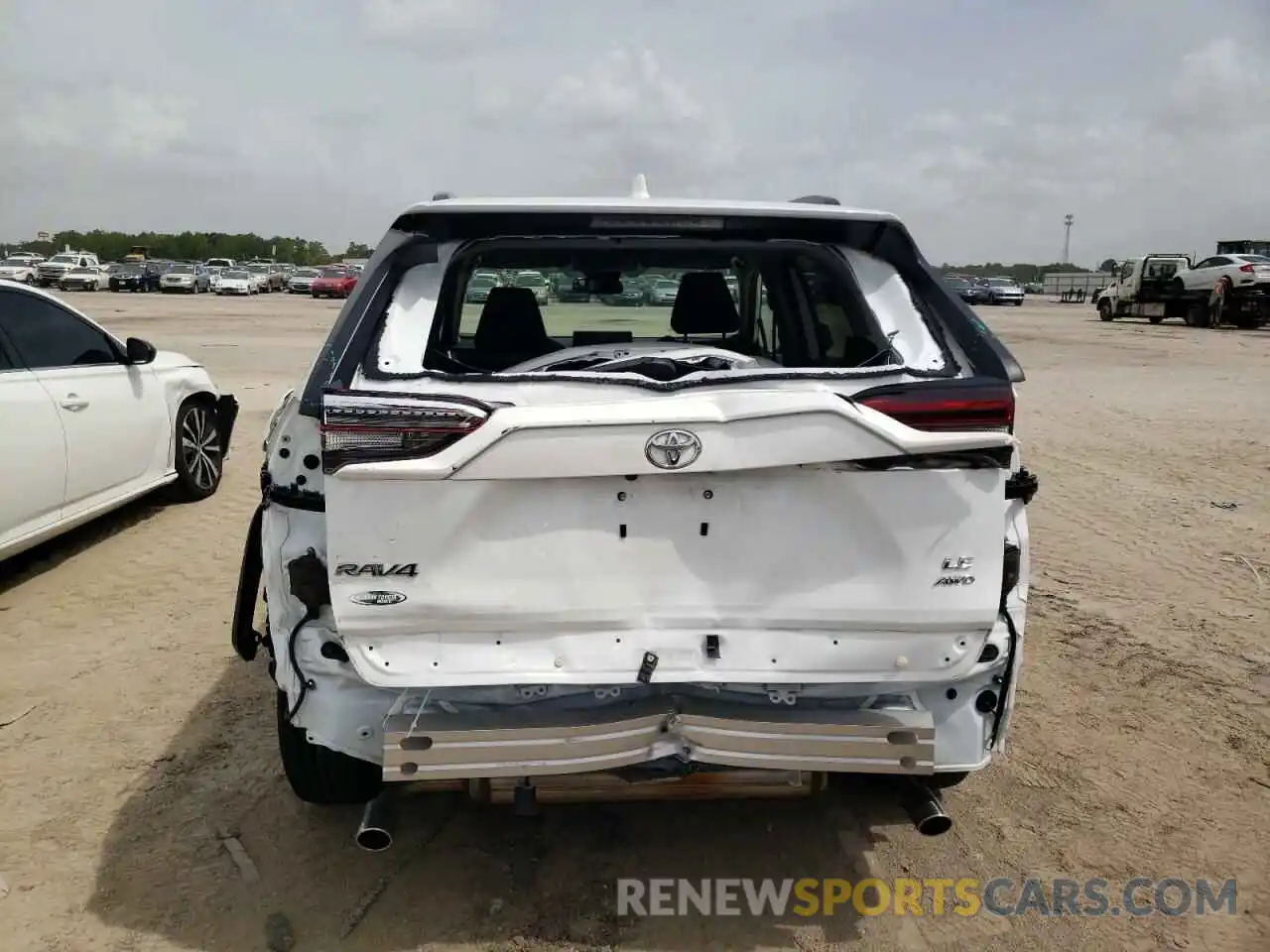 9 Photograph of a damaged car 2T3G1RFV0LW085151 TOYOTA RAV4 2020