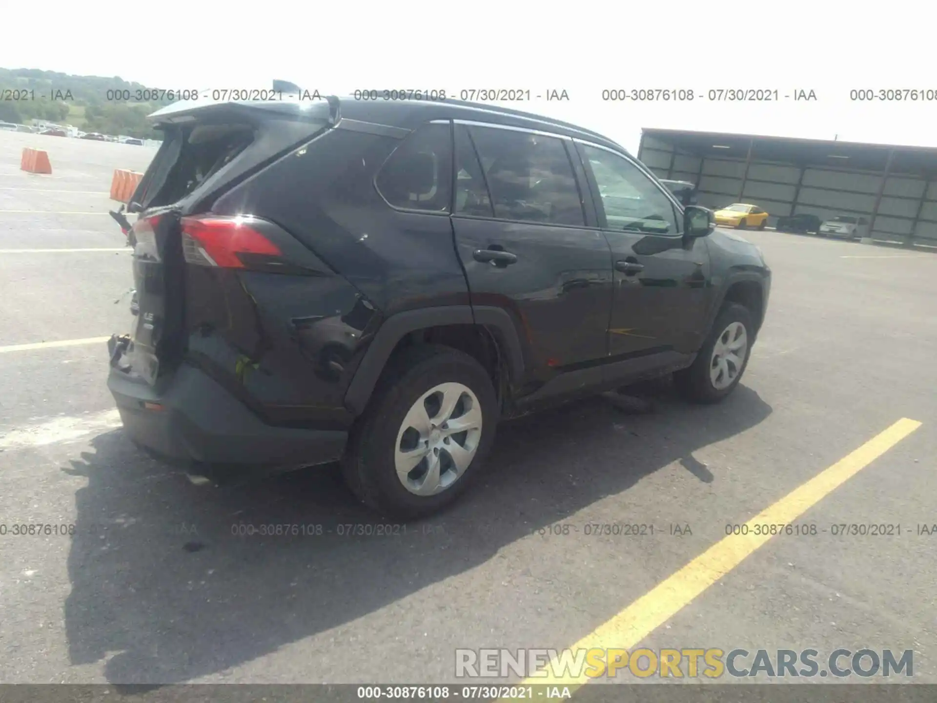 4 Photograph of a damaged car 2T3G1RFV0LW114700 TOYOTA RAV4 2020