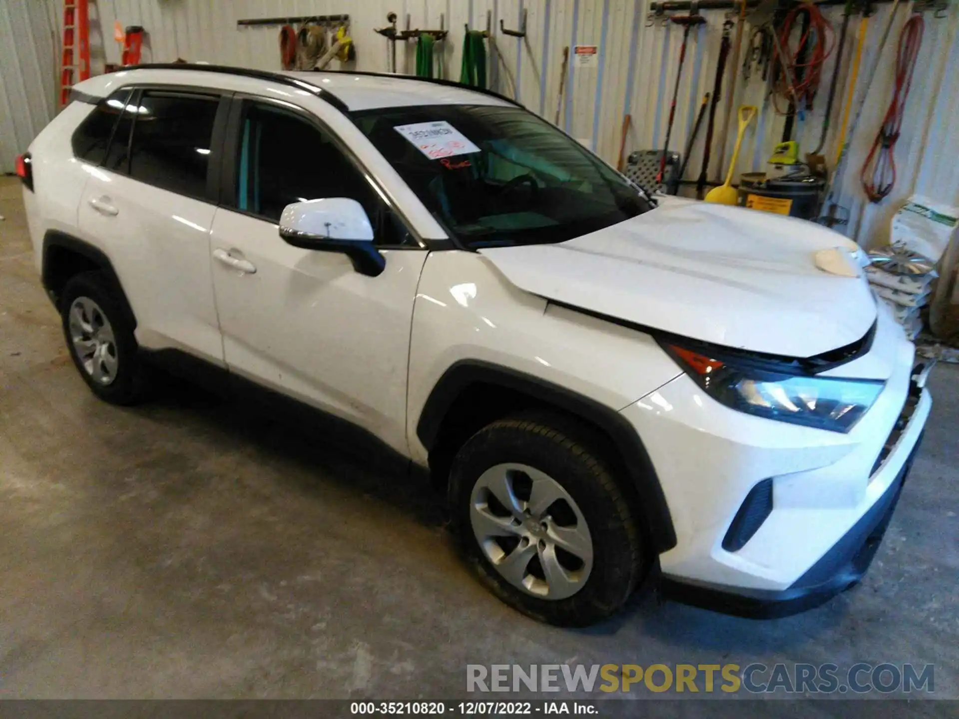 1 Photograph of a damaged car 2T3G1RFV1LC100936 TOYOTA RAV4 2020