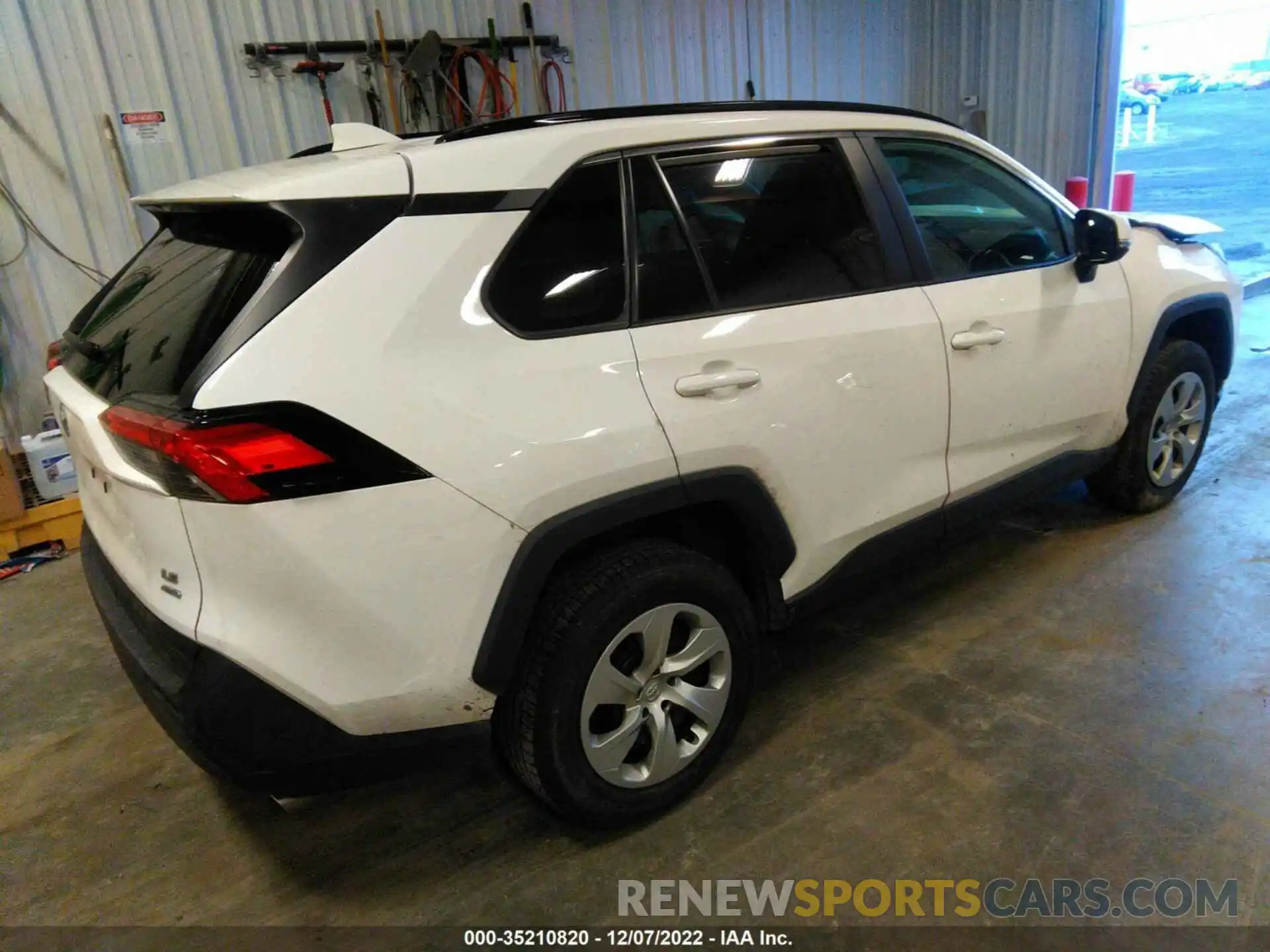 4 Photograph of a damaged car 2T3G1RFV1LC100936 TOYOTA RAV4 2020