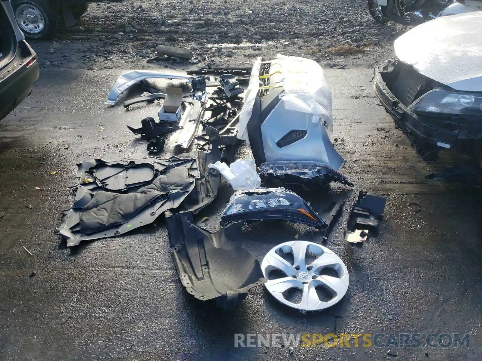 9 Photograph of a damaged car 2T3G1RFV1LC130549 TOYOTA RAV4 2020