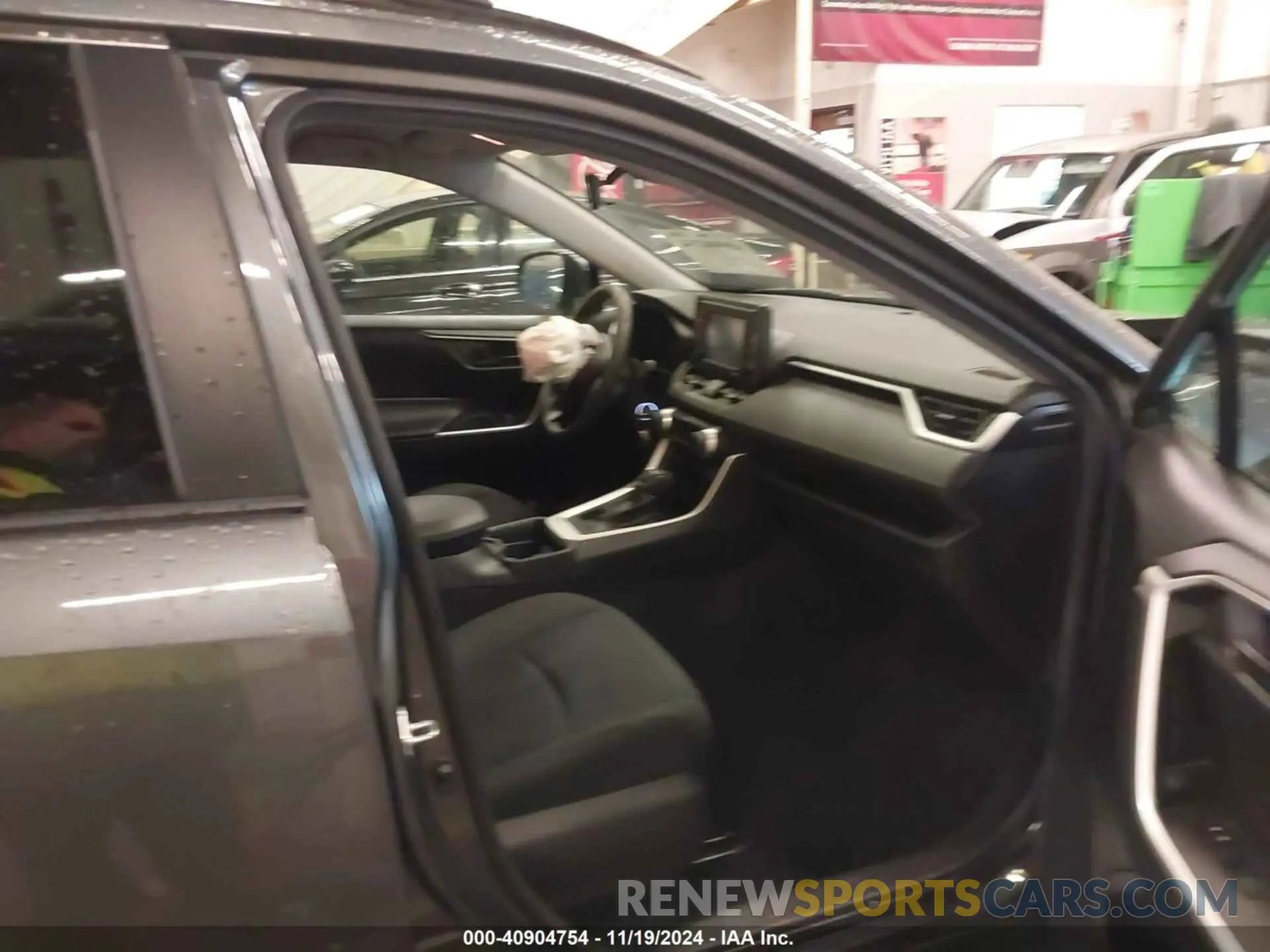 5 Photograph of a damaged car 2T3G1RFV1LC135427 TOYOTA RAV4 2020