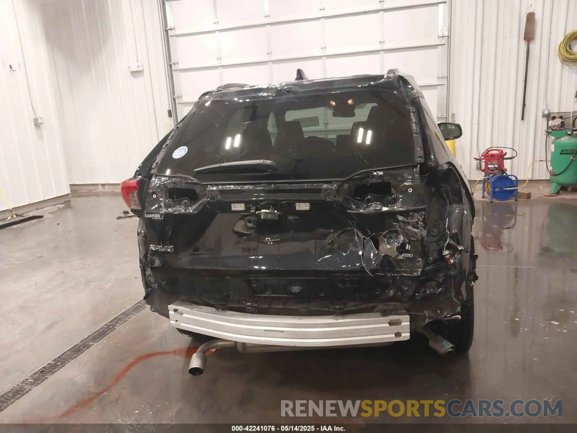 17 Photograph of a damaged car 2T3G1RFV1LW104628 TOYOTA RAV4 2020
