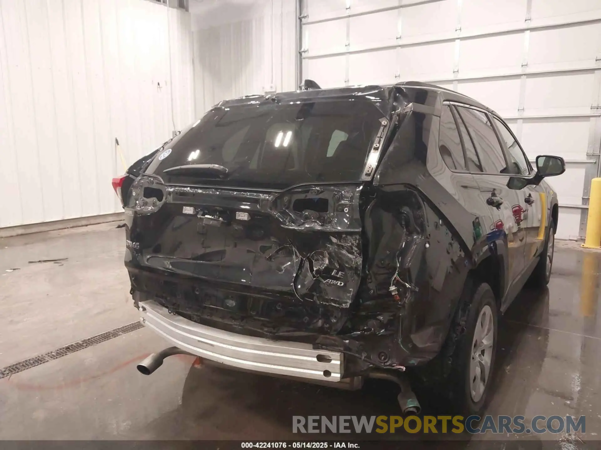 6 Photograph of a damaged car 2T3G1RFV1LW104628 TOYOTA RAV4 2020