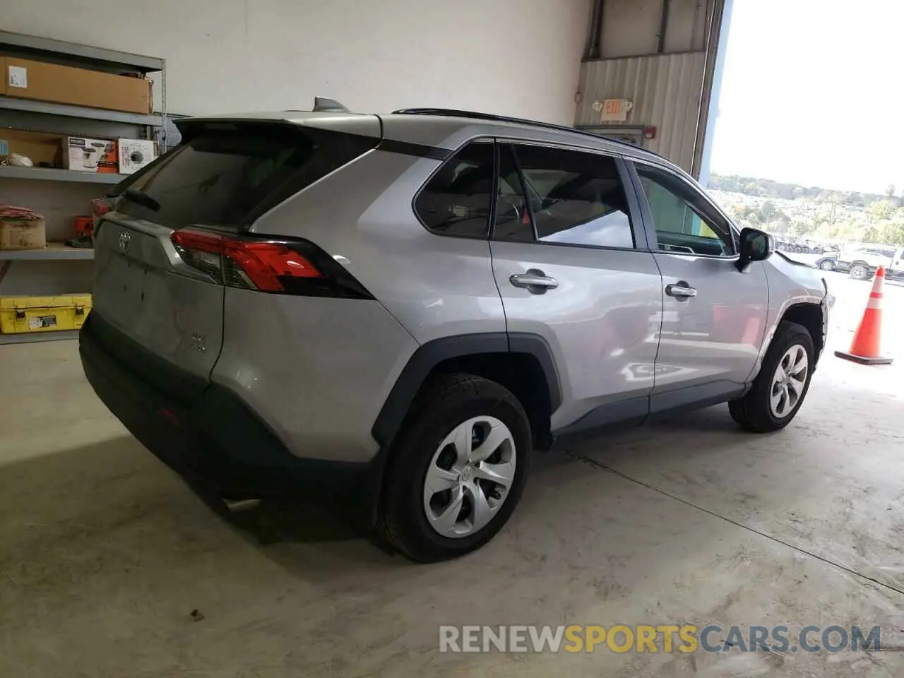 3 Photograph of a damaged car 2T3G1RFV1LW107545 TOYOTA RAV4 2020