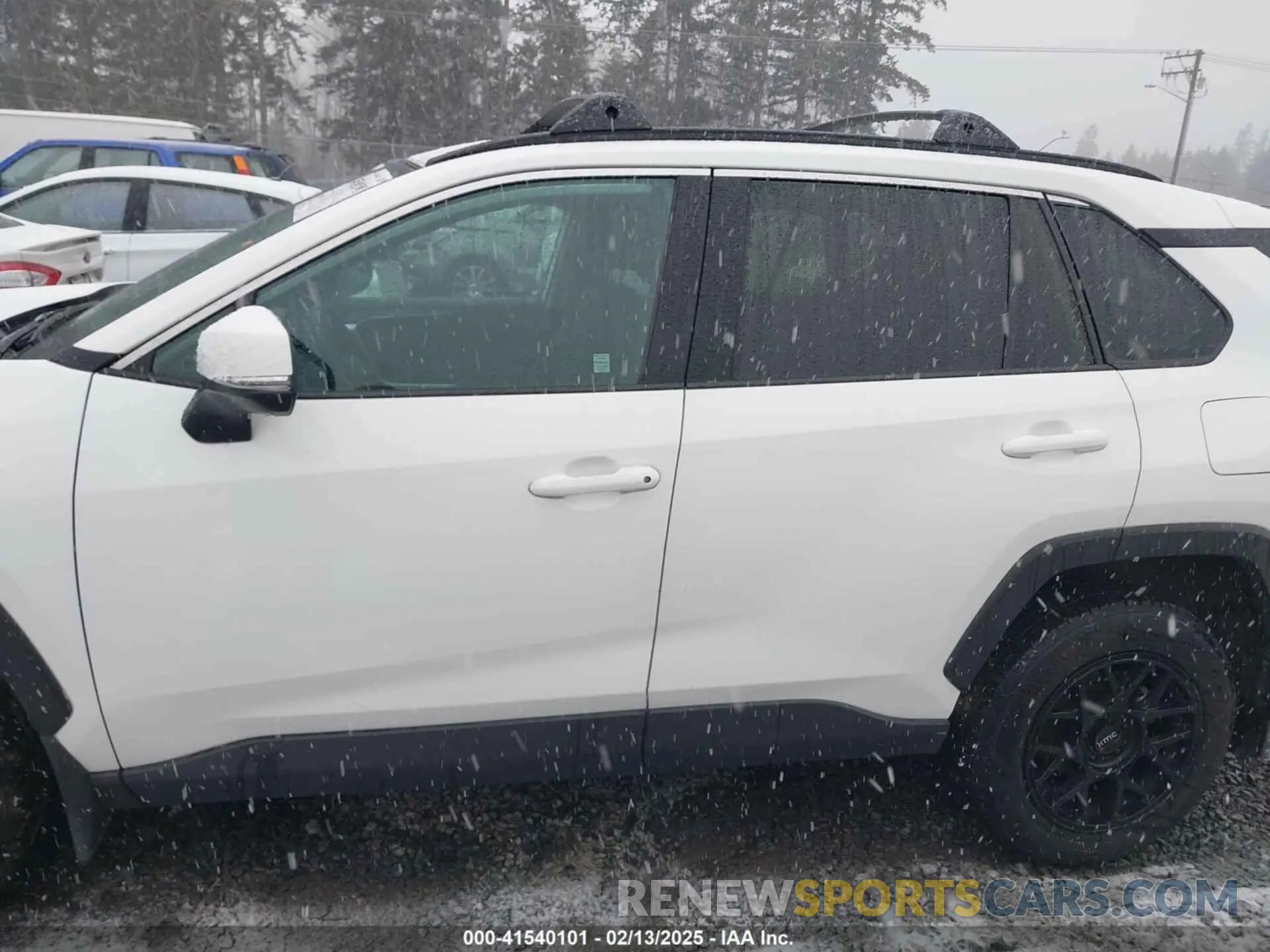 14 Photograph of a damaged car 2T3G1RFV2LW109983 TOYOTA RAV4 2020