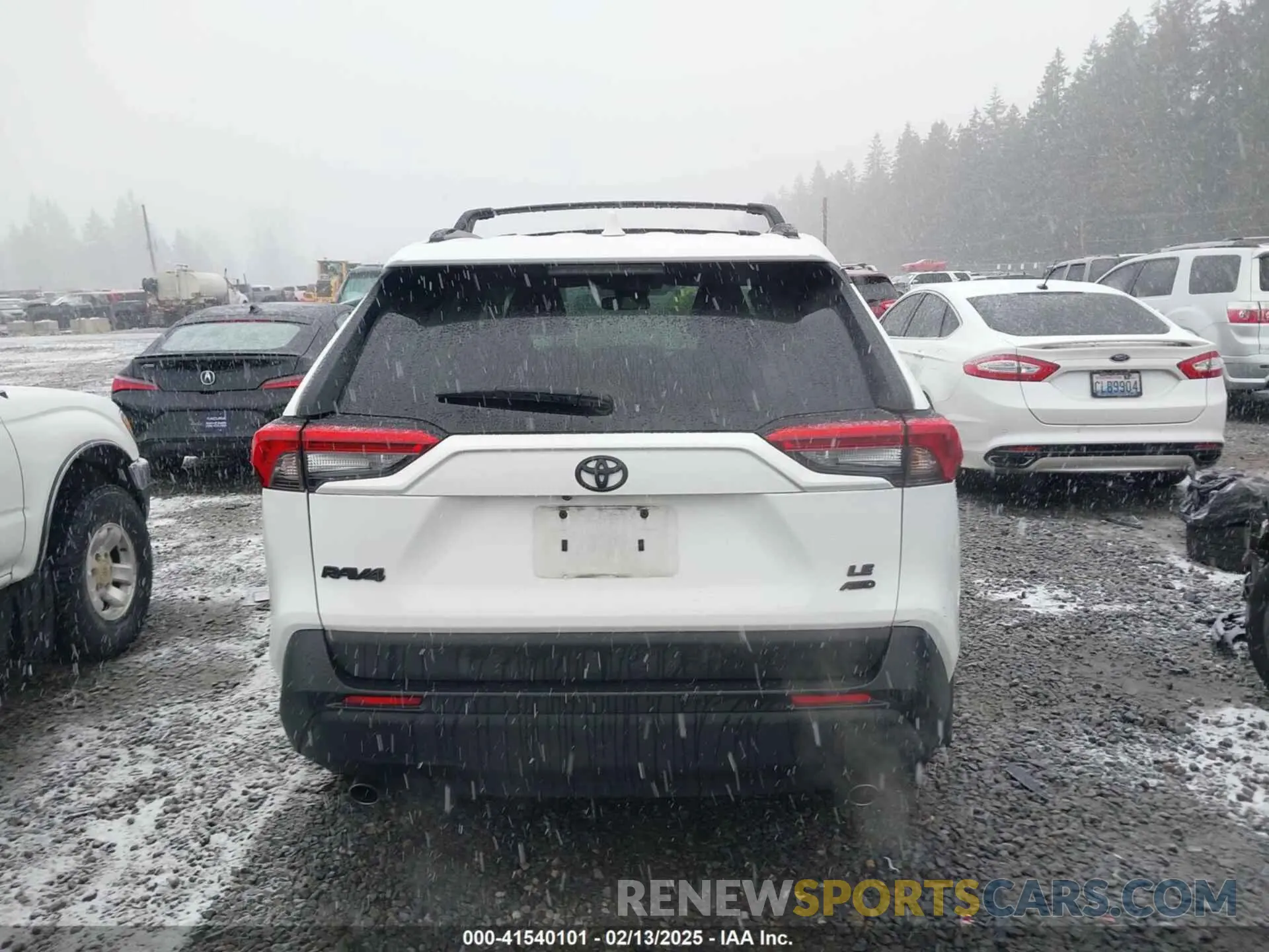 16 Photograph of a damaged car 2T3G1RFV2LW109983 TOYOTA RAV4 2020