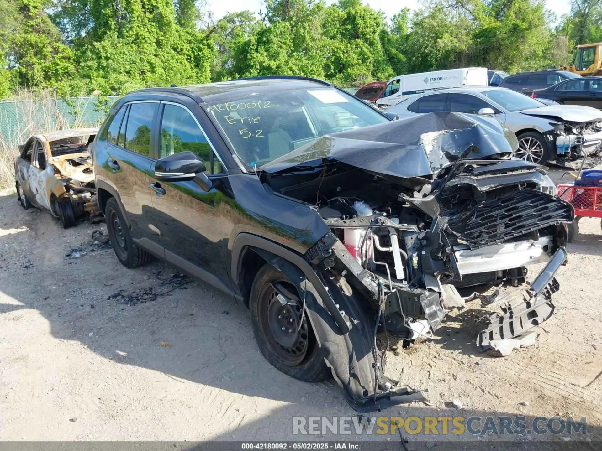 1 Photograph of a damaged car 2T3G1RFV2LW138190 TOYOTA RAV4 2020