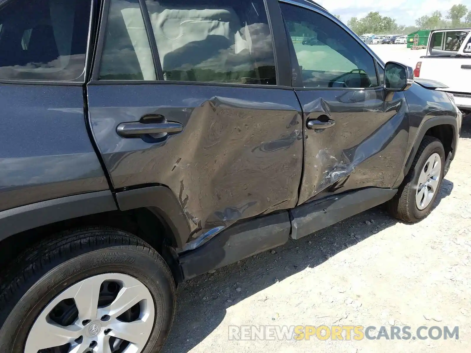 9 Photograph of a damaged car 2T3G1RFV3LC072010 TOYOTA RAV4 2020