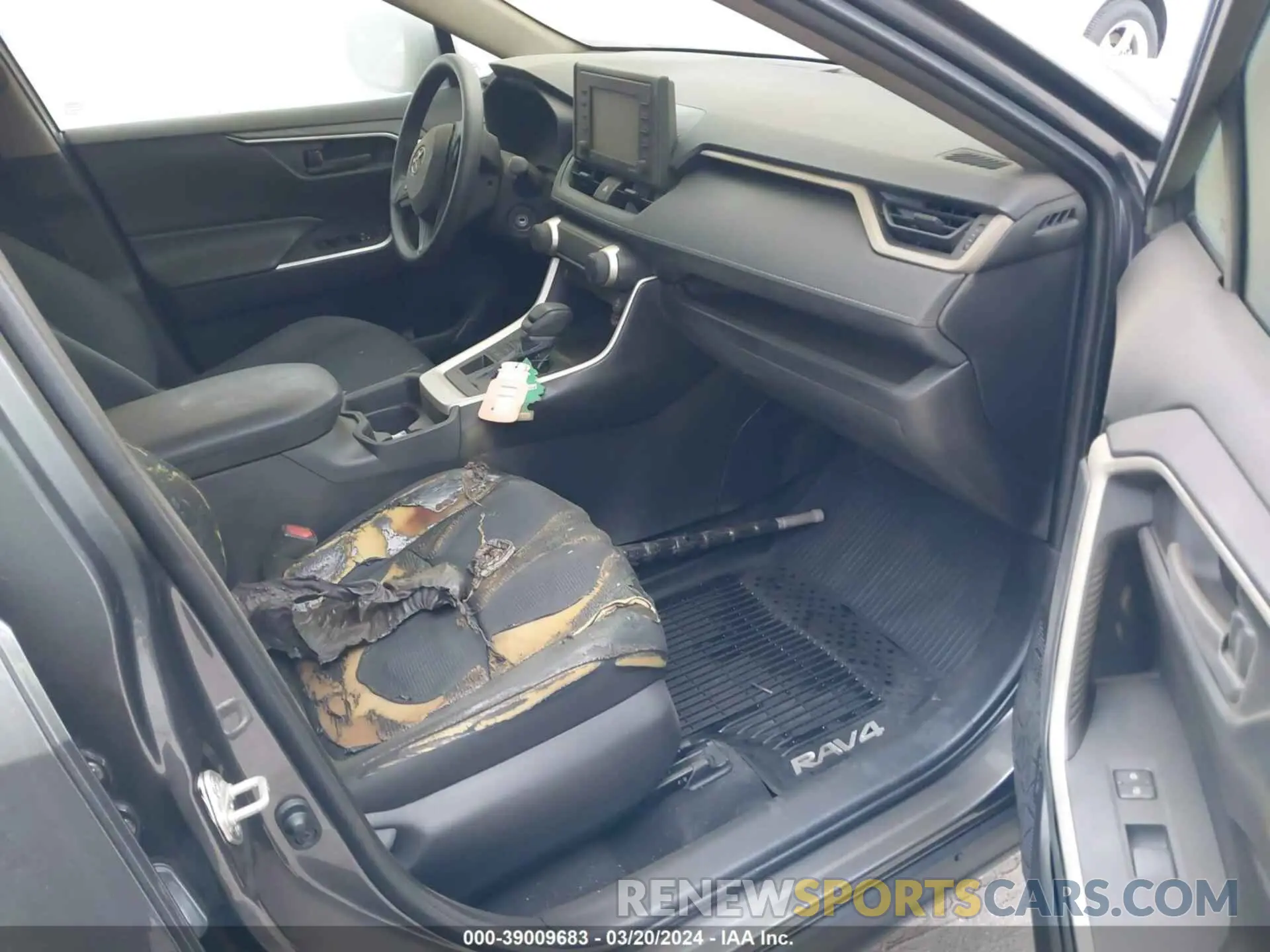 5 Photograph of a damaged car 2T3G1RFV3LC117642 TOYOTA RAV4 2020