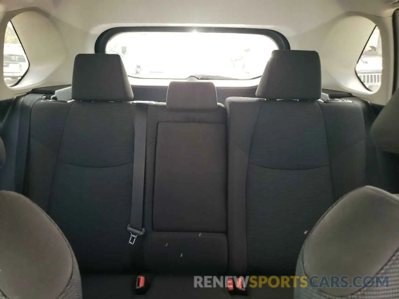 10 Photograph of a damaged car 2T3G1RFV3LC121772 TOYOTA RAV4 2020