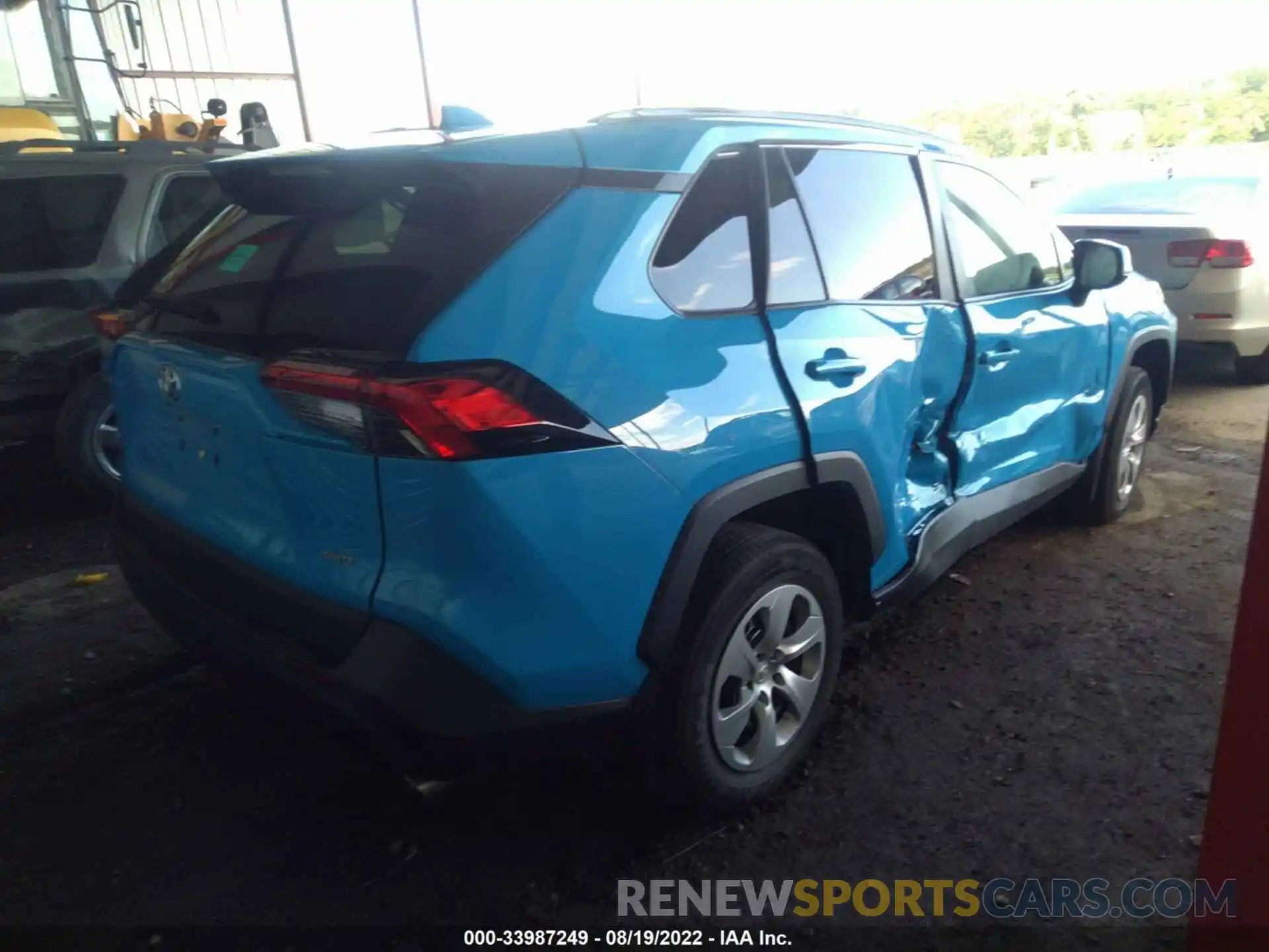 4 Photograph of a damaged car 2T3G1RFV3LC125112 TOYOTA RAV4 2020