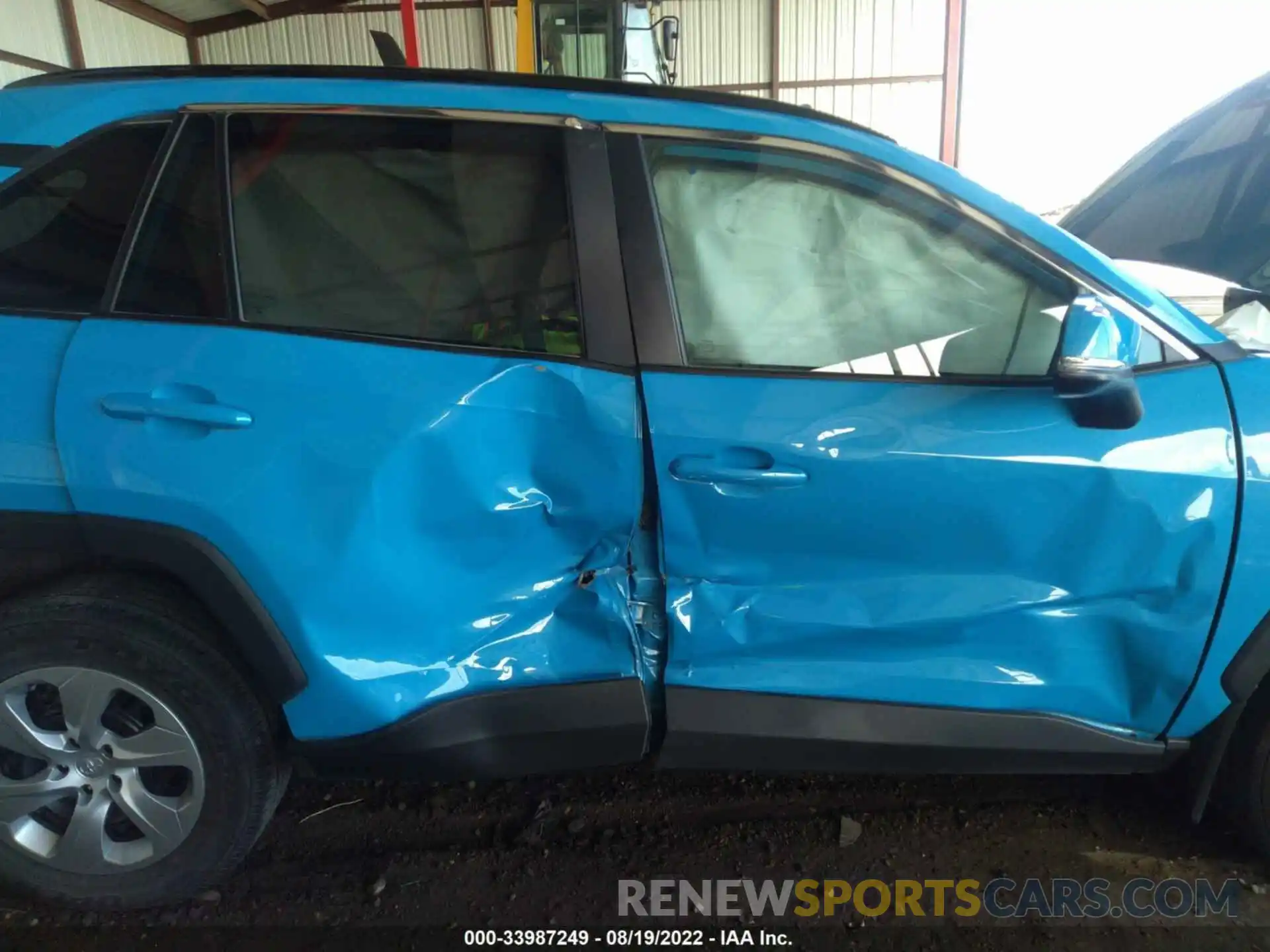 6 Photograph of a damaged car 2T3G1RFV3LC125112 TOYOTA RAV4 2020