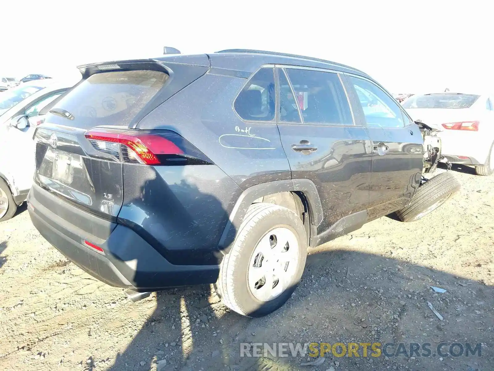 4 Photograph of a damaged car 2T3G1RFV3LC128026 TOYOTA RAV4 2020