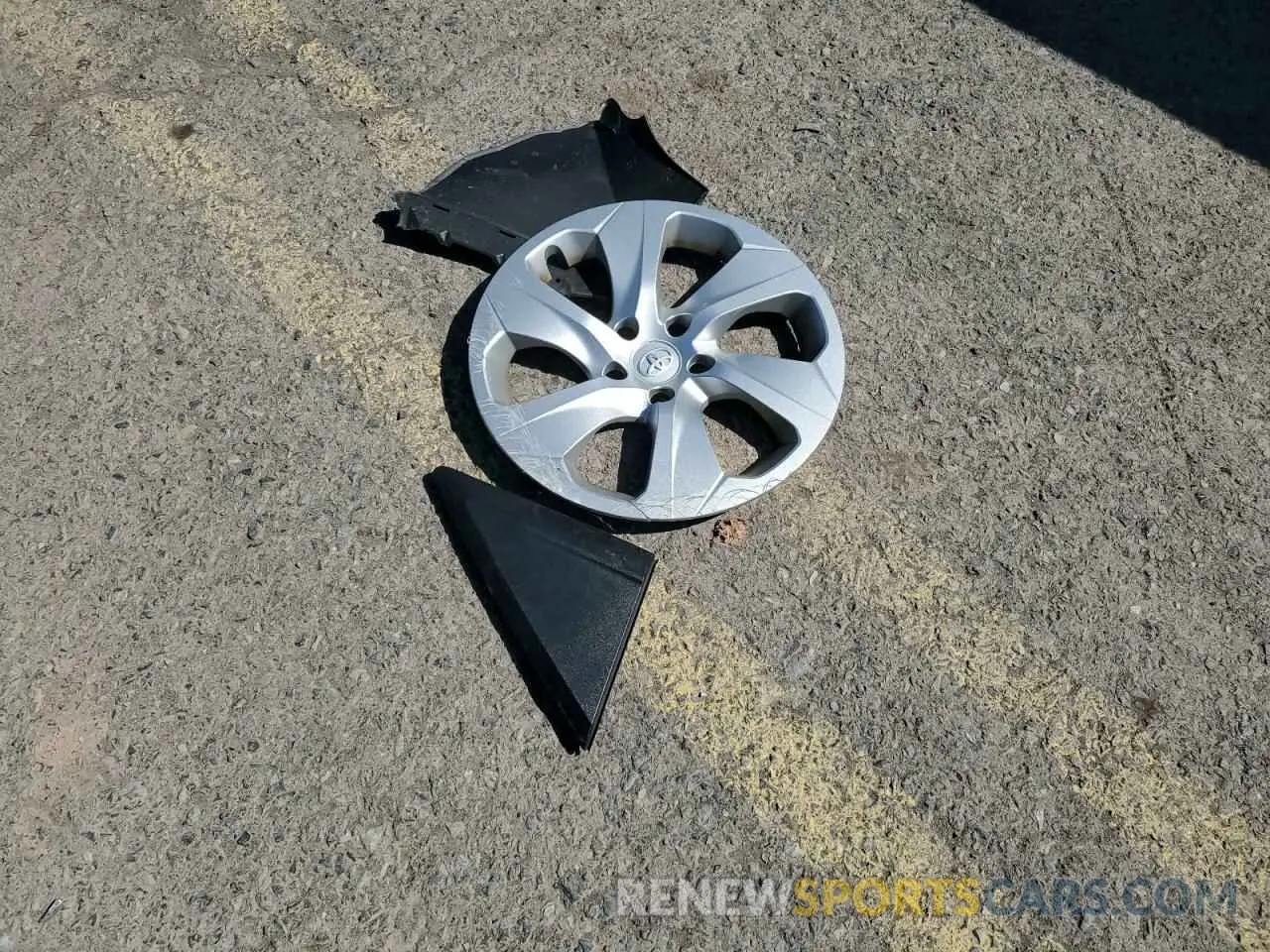13 Photograph of a damaged car 2T3G1RFV3LW090277 TOYOTA RAV4 2020