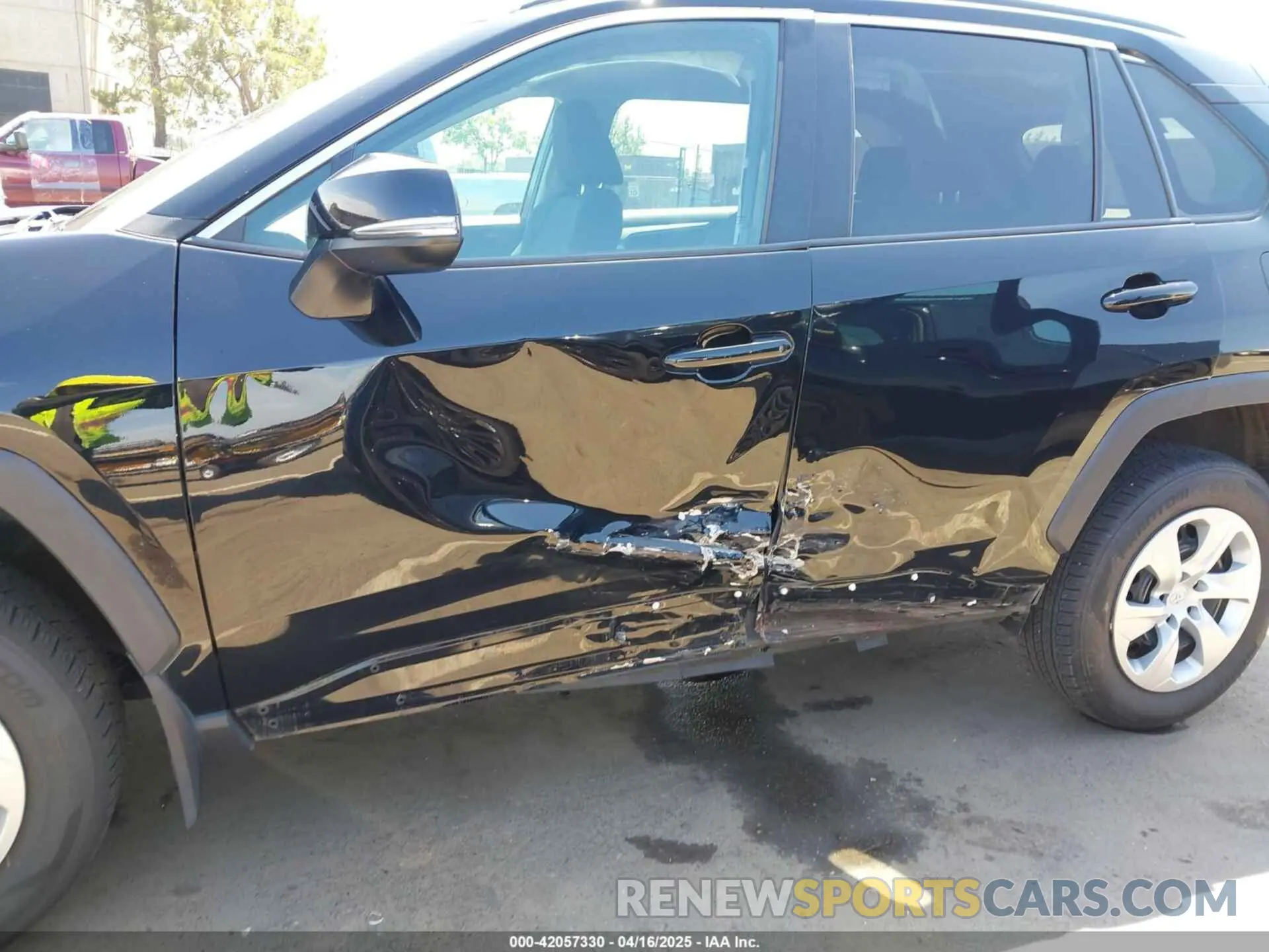 6 Photograph of a damaged car 2T3G1RFV3LW098394 TOYOTA RAV4 2020