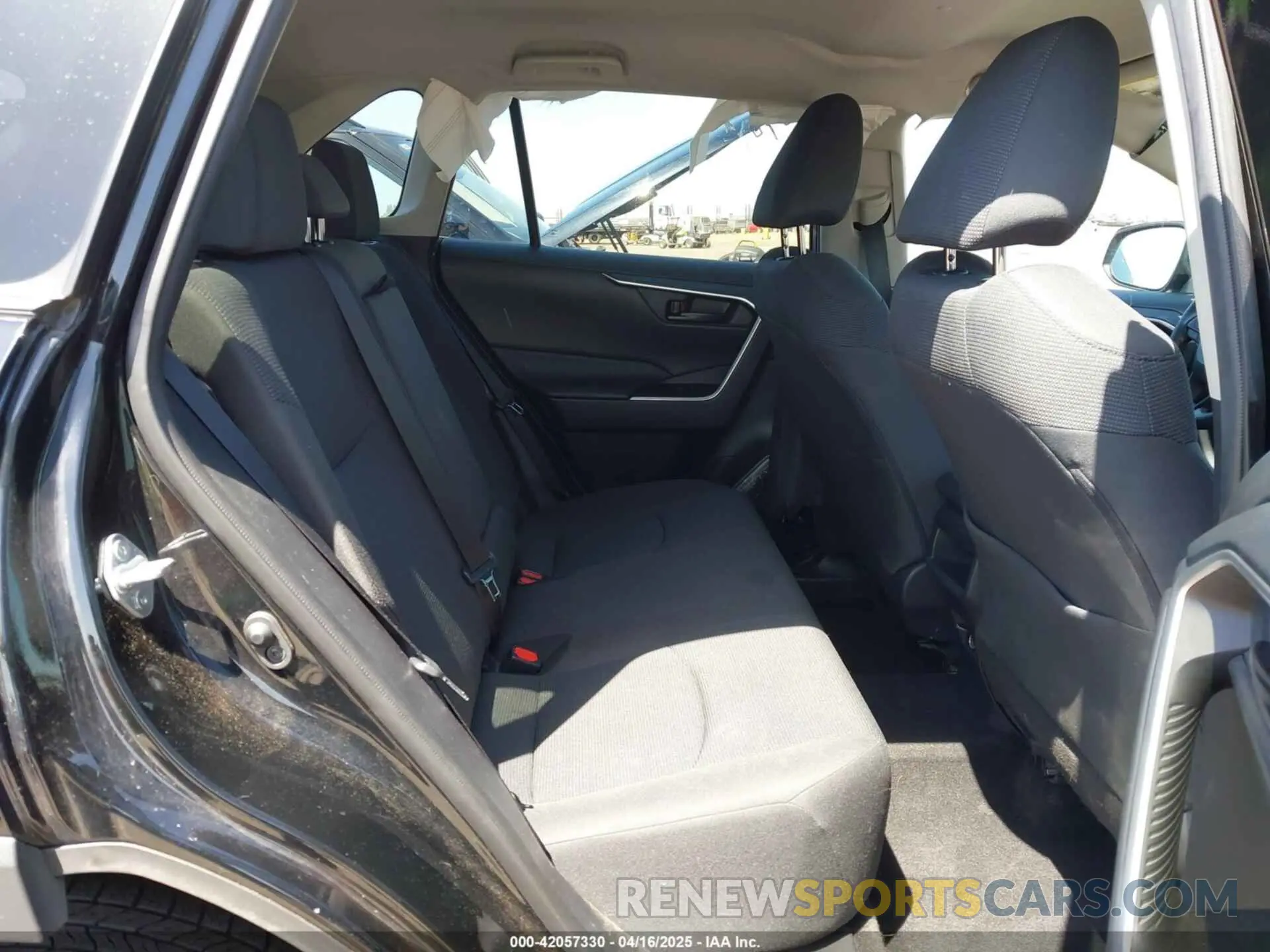 8 Photograph of a damaged car 2T3G1RFV3LW098394 TOYOTA RAV4 2020
