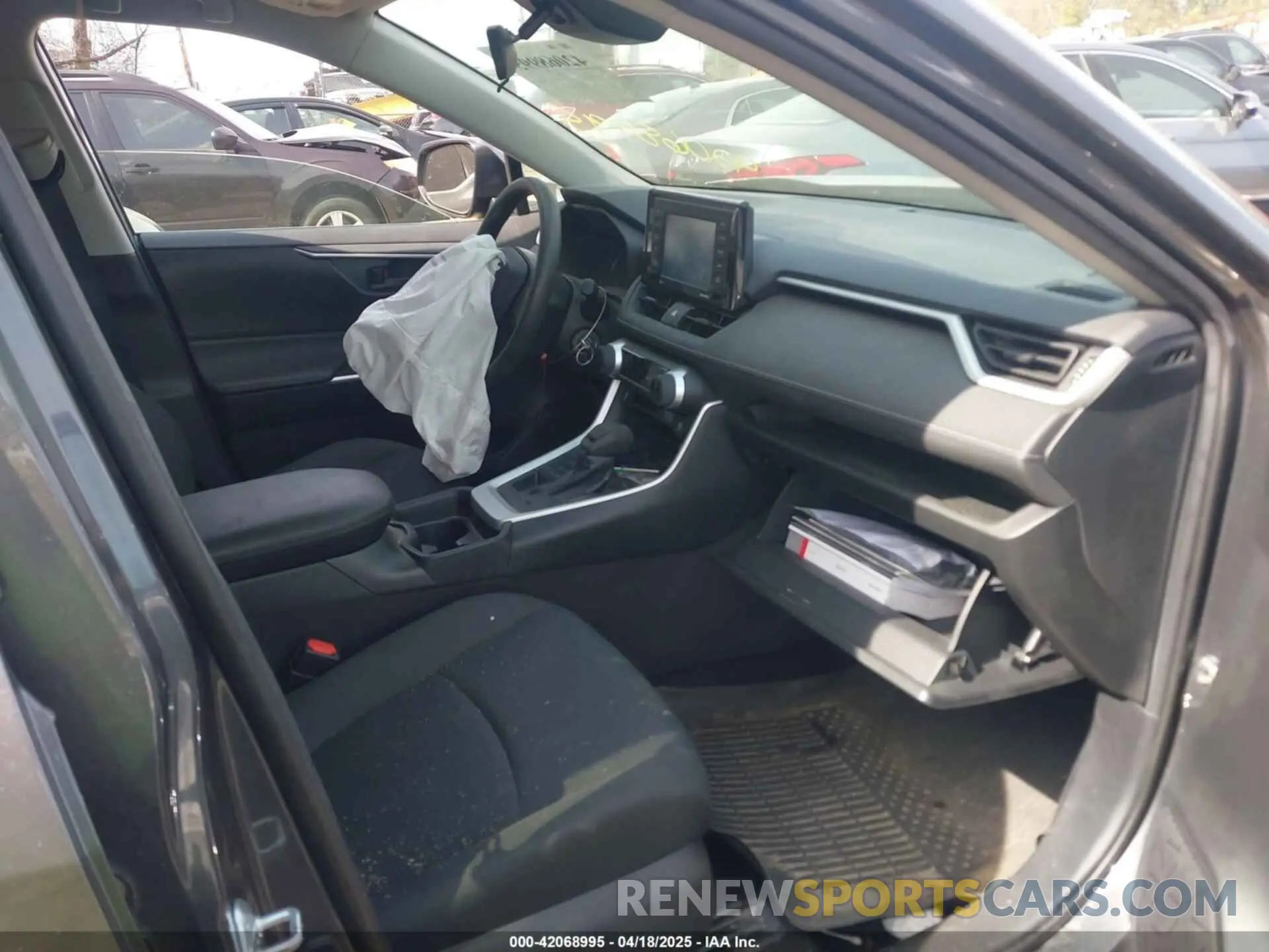 5 Photograph of a damaged car 2T3G1RFV3LW108860 TOYOTA RAV4 2020