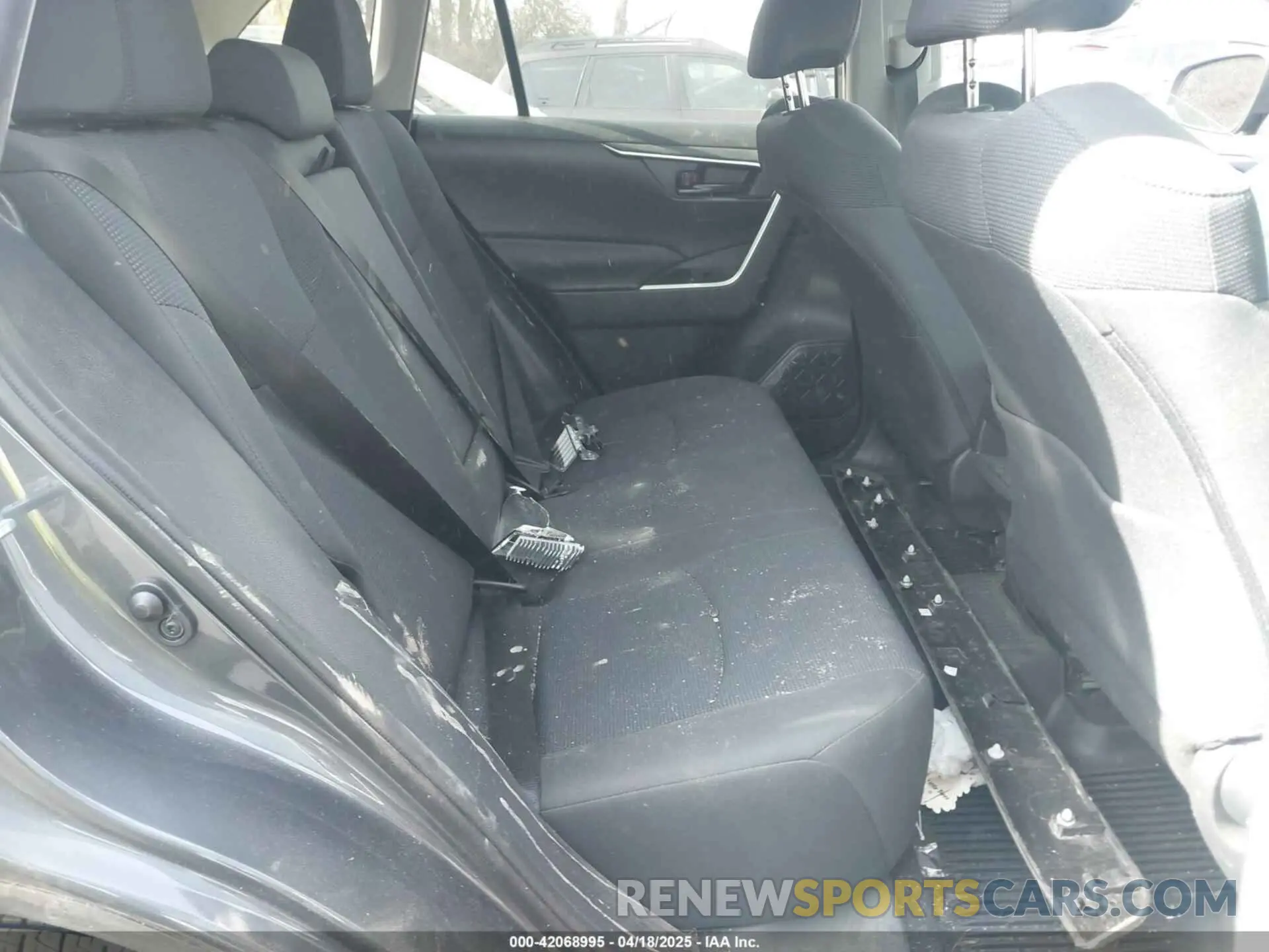 8 Photograph of a damaged car 2T3G1RFV3LW108860 TOYOTA RAV4 2020
