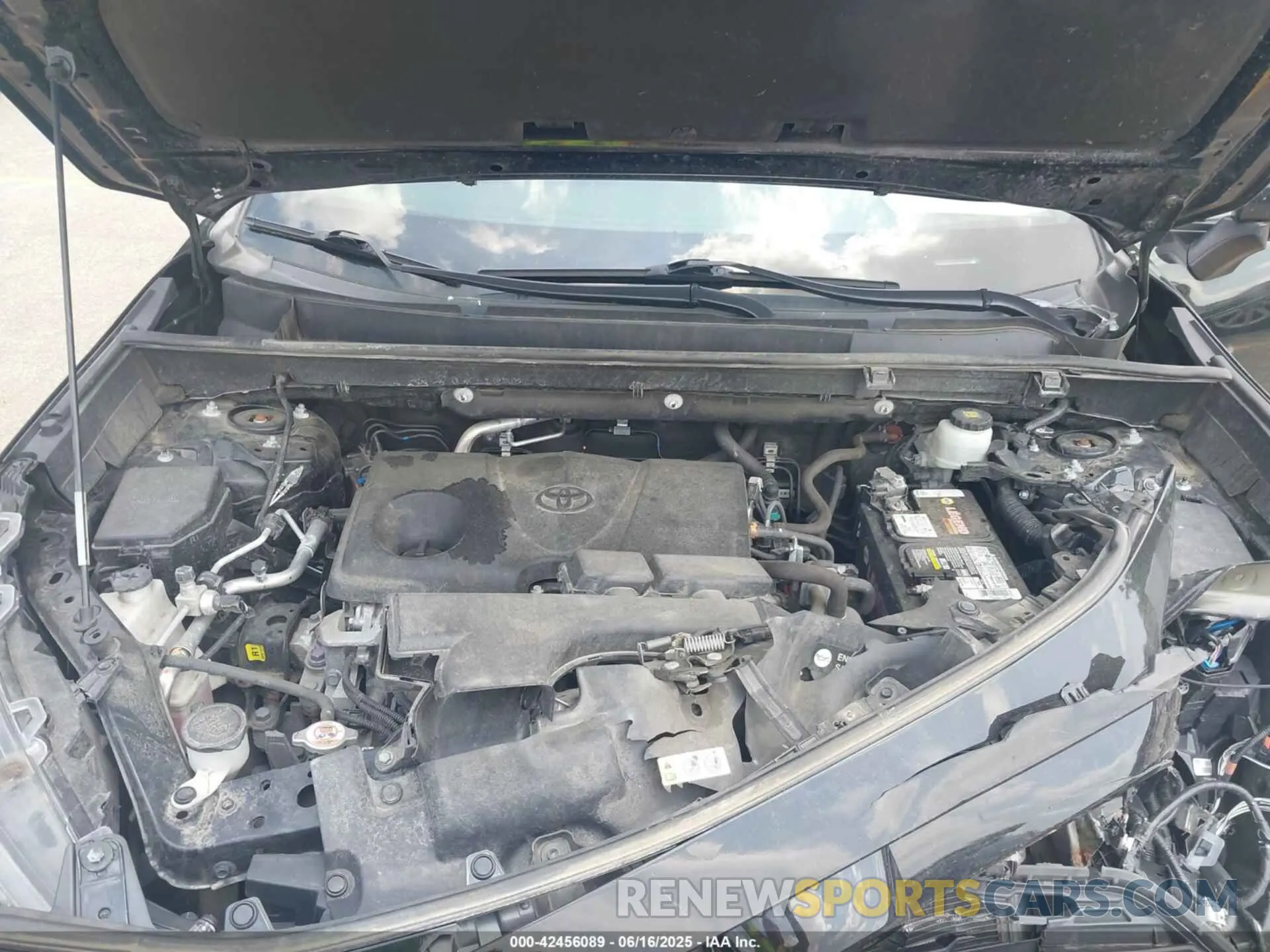 10 Photograph of a damaged car 2T3G1RFV3LW109331 TOYOTA RAV4 2020