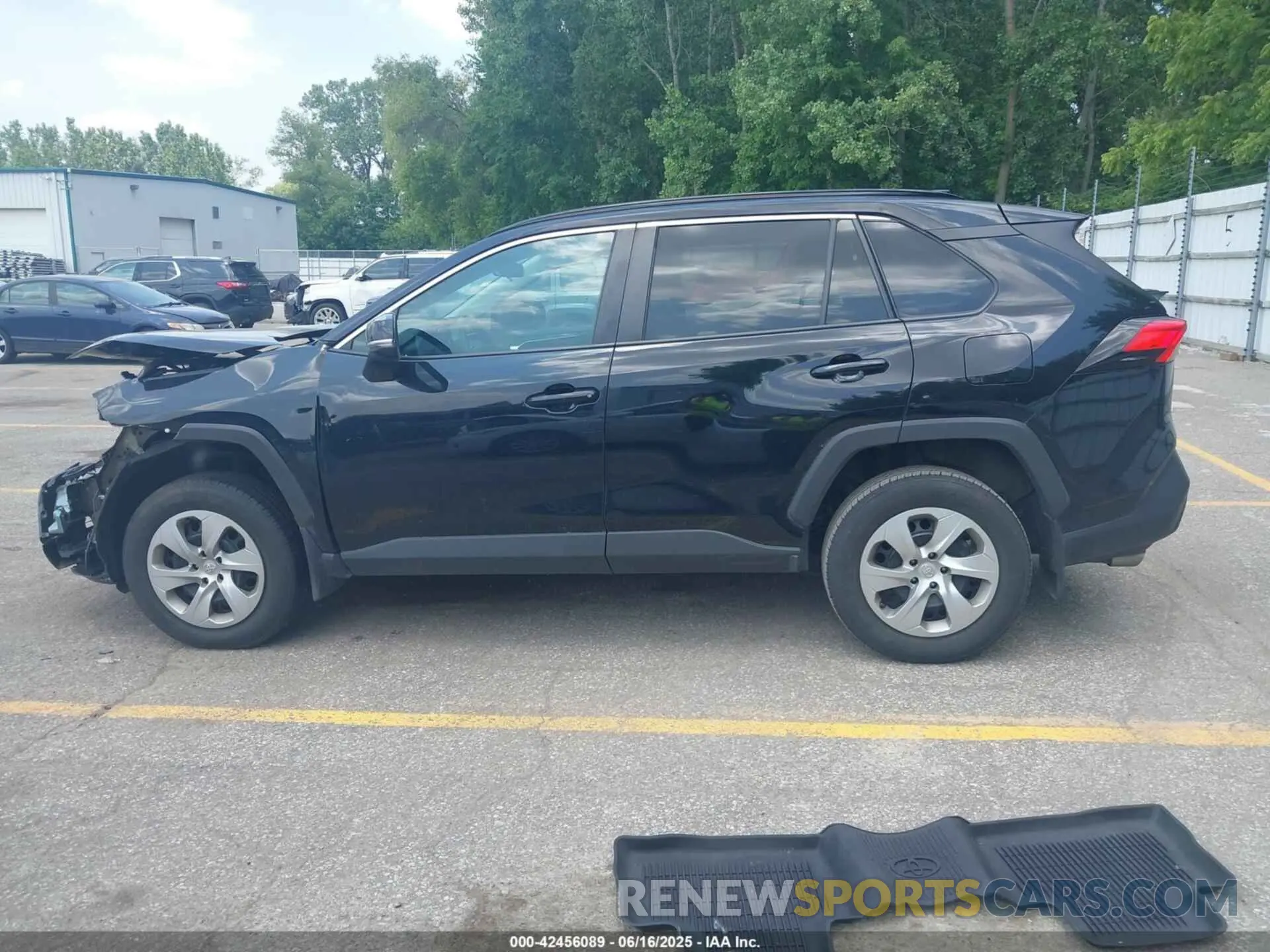 14 Photograph of a damaged car 2T3G1RFV3LW109331 TOYOTA RAV4 2020