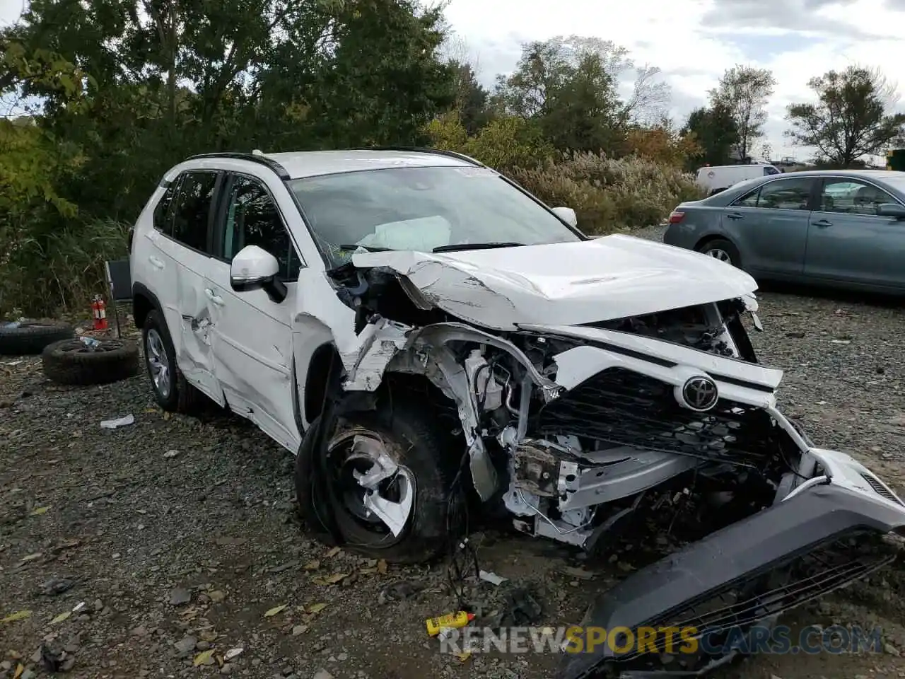 1 Photograph of a damaged car 2T3G1RFV3LW134195 TOYOTA RAV4 2020