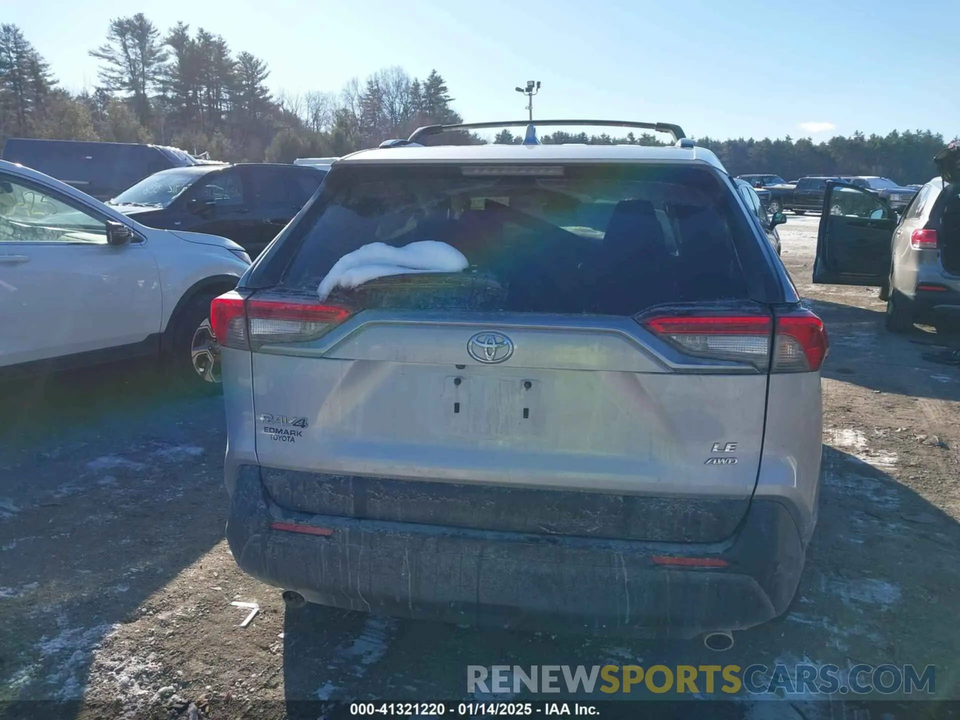 16 Photograph of a damaged car 2T3G1RFV4LC138077 TOYOTA RAV4 2020