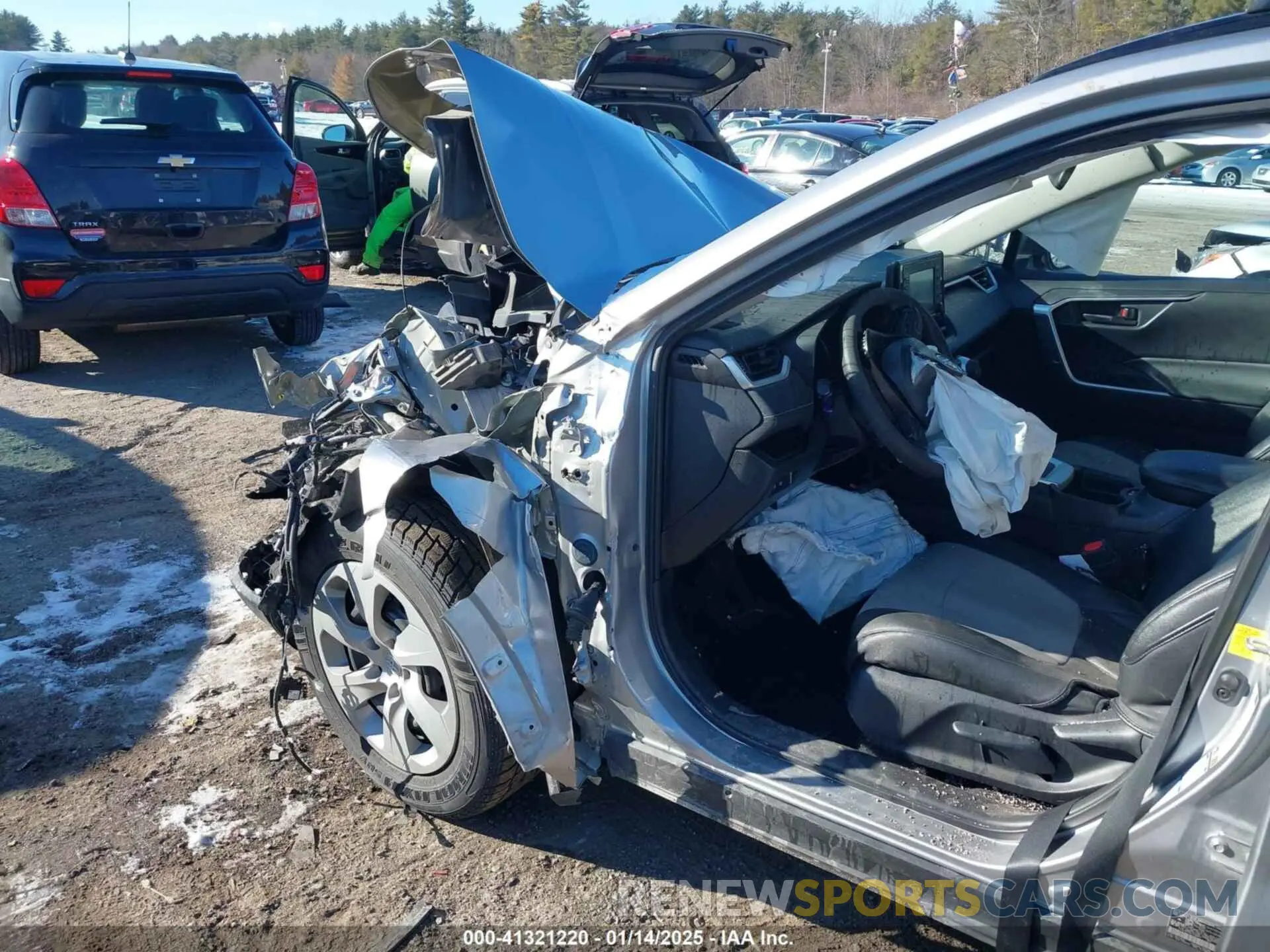6 Photograph of a damaged car 2T3G1RFV4LC138077 TOYOTA RAV4 2020
