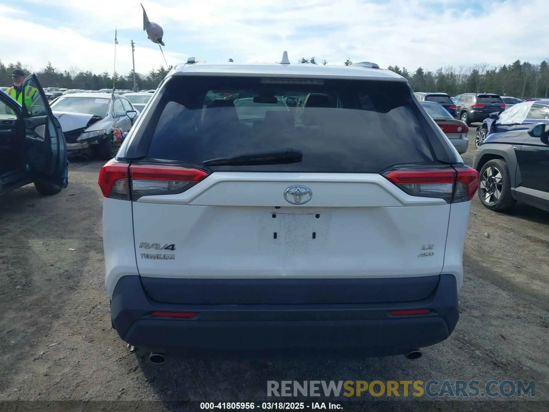 16 Photograph of a damaged car 2T3G1RFV5LW087235 TOYOTA RAV4 2020