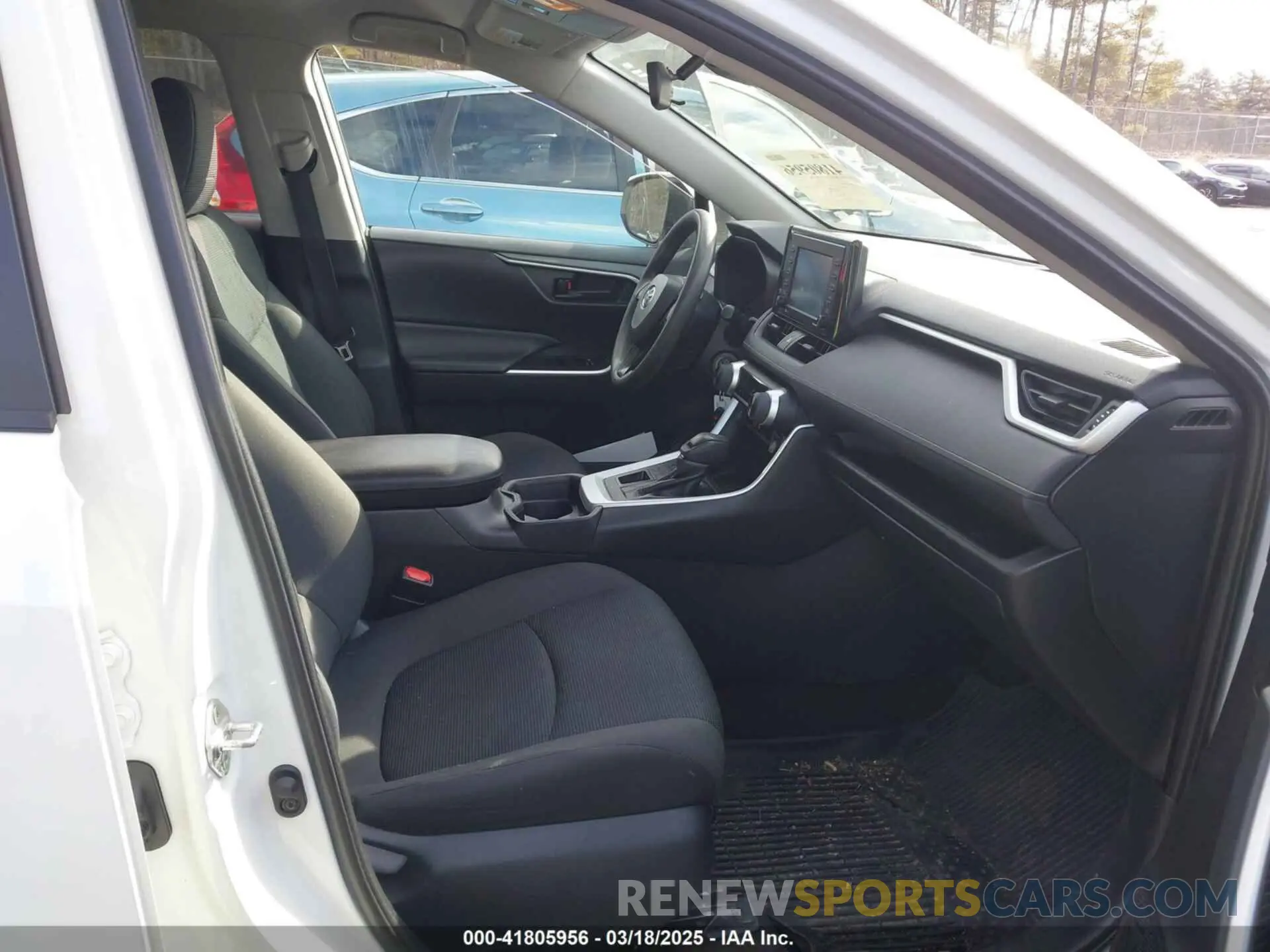 5 Photograph of a damaged car 2T3G1RFV5LW087235 TOYOTA RAV4 2020