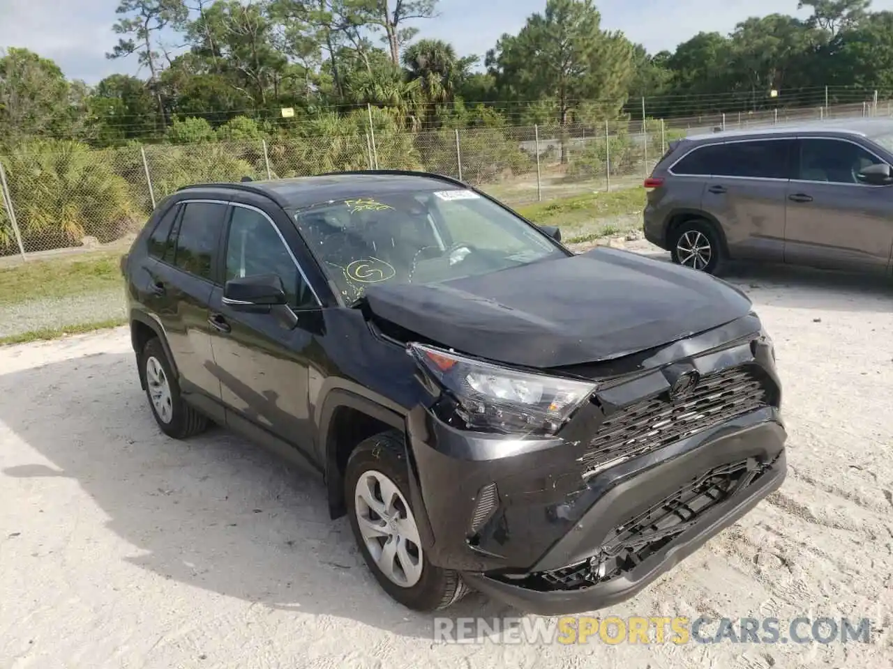 1 Photograph of a damaged car 2T3G1RFV5LW108178 TOYOTA RAV4 2020