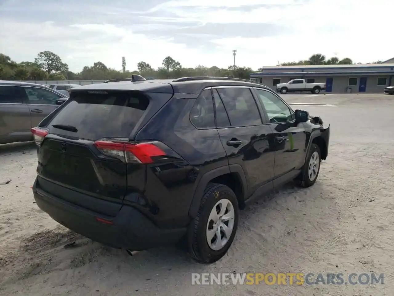 4 Photograph of a damaged car 2T3G1RFV5LW108178 TOYOTA RAV4 2020