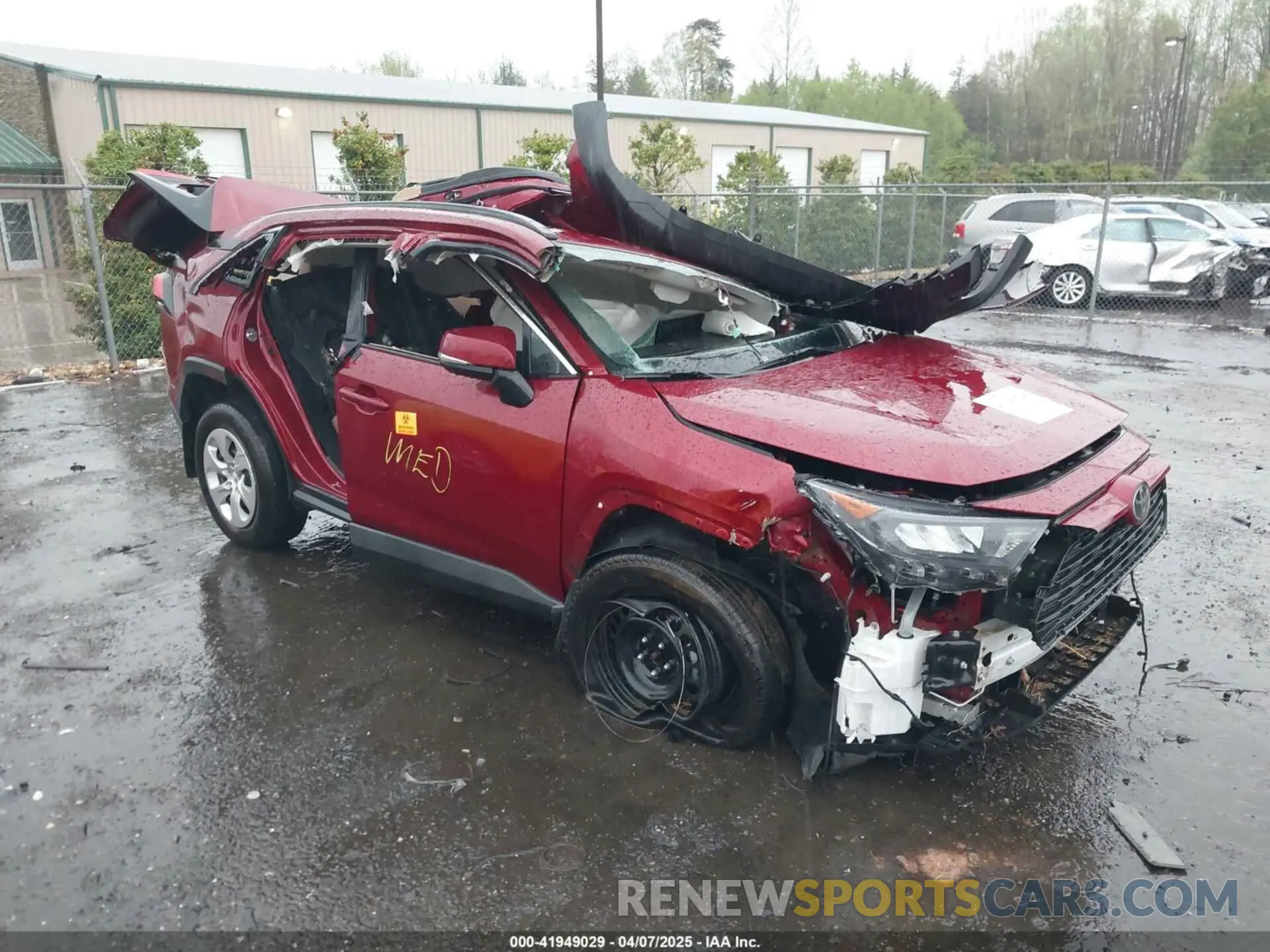1 Photograph of a damaged car 2T3G1RFV5LW132934 TOYOTA RAV4 2020