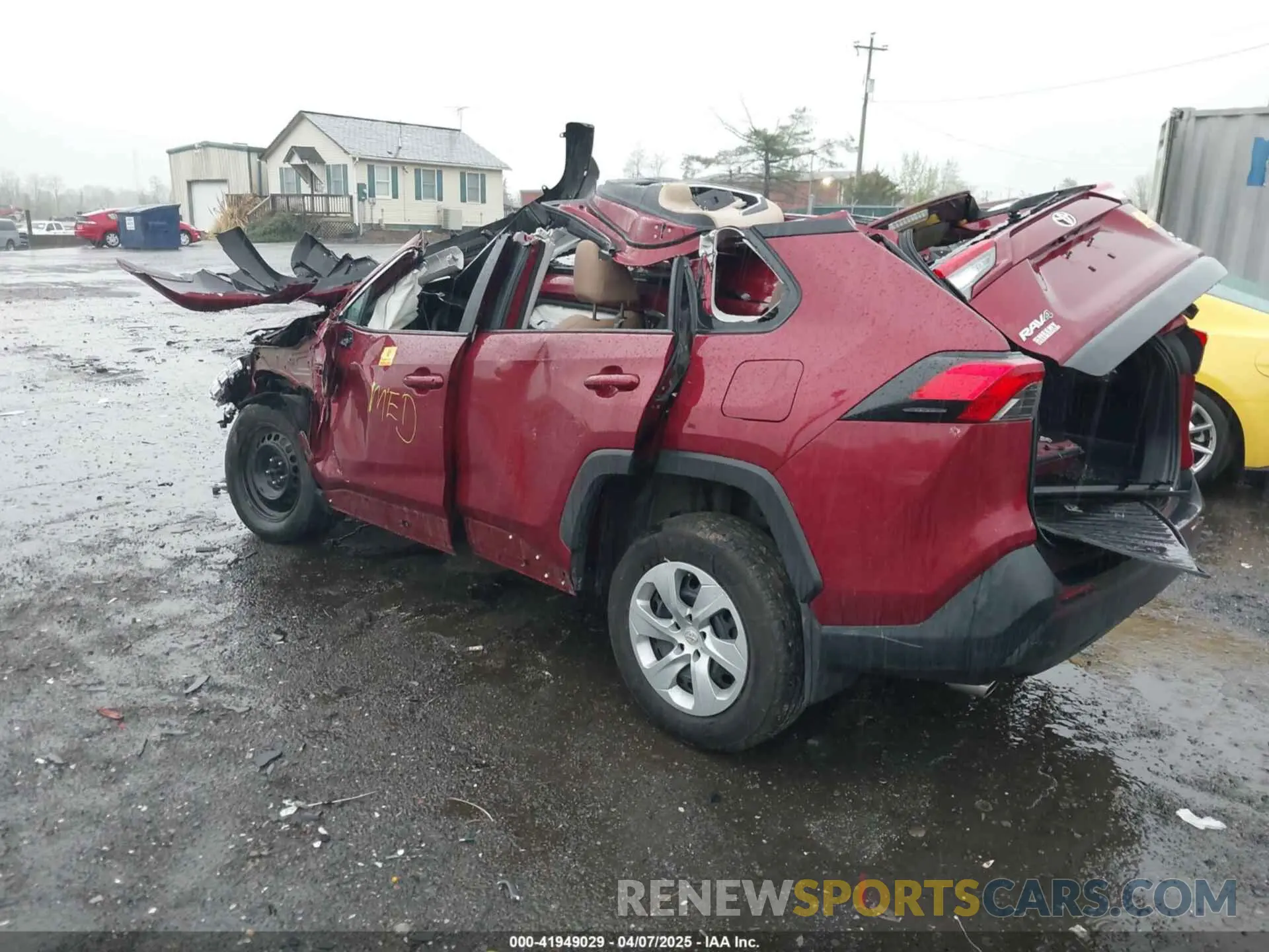 3 Photograph of a damaged car 2T3G1RFV5LW132934 TOYOTA RAV4 2020