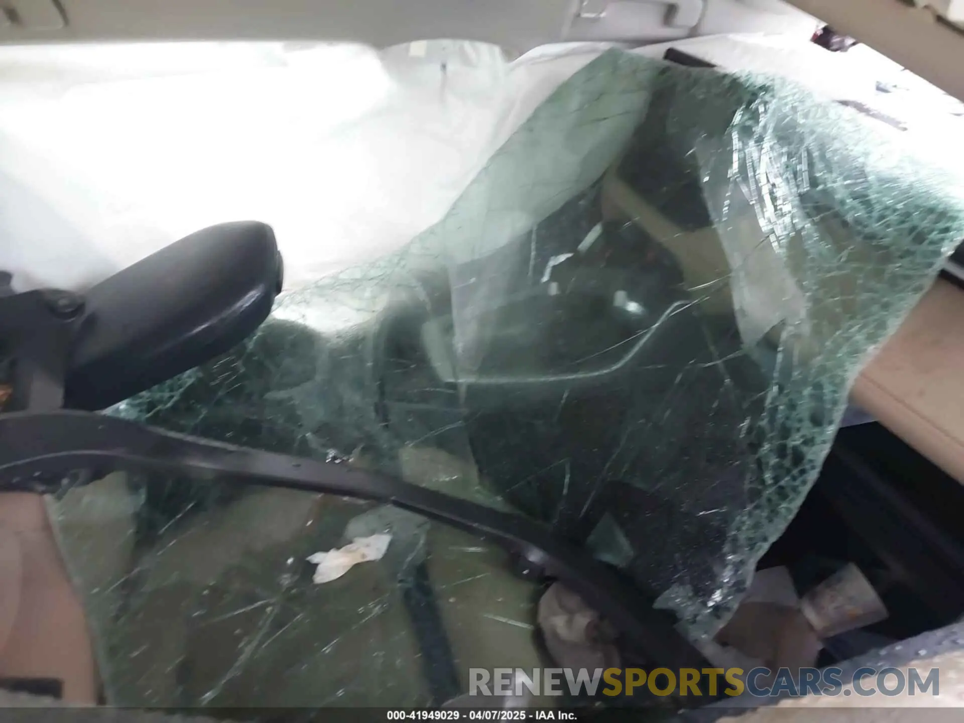 5 Photograph of a damaged car 2T3G1RFV5LW132934 TOYOTA RAV4 2020
