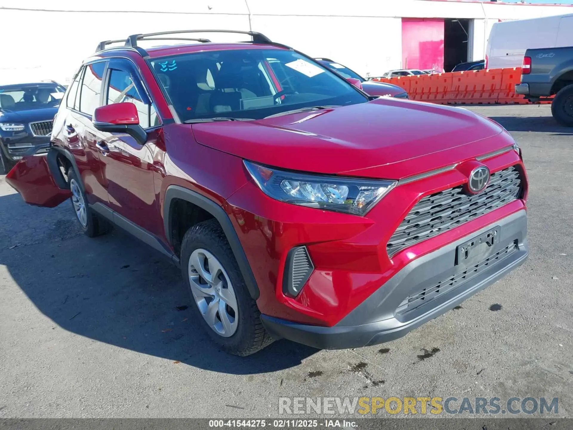 1 Photograph of a damaged car 2T3G1RFV6LC063141 TOYOTA RAV4 2020