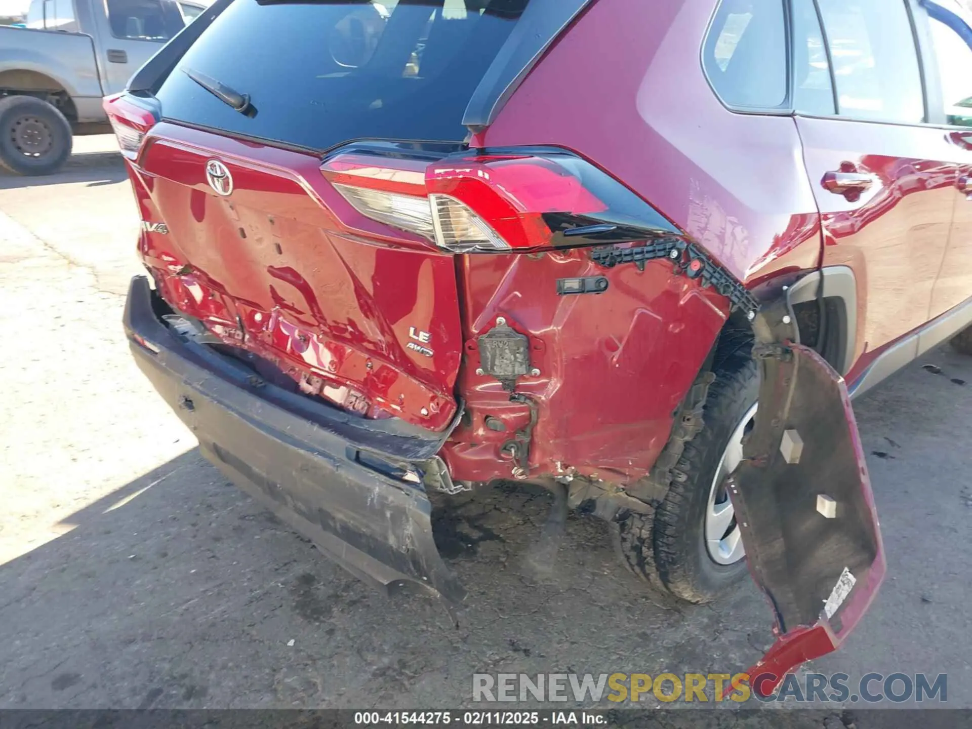 6 Photograph of a damaged car 2T3G1RFV6LC063141 TOYOTA RAV4 2020
