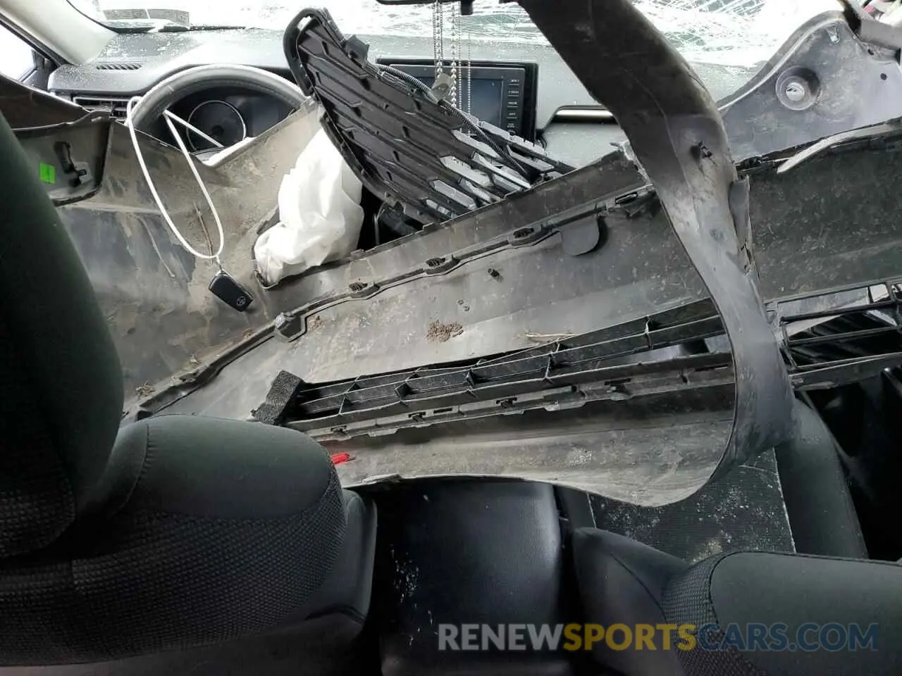 8 Photograph of a damaged car 2T3G1RFV6LC122222 TOYOTA RAV4 2020